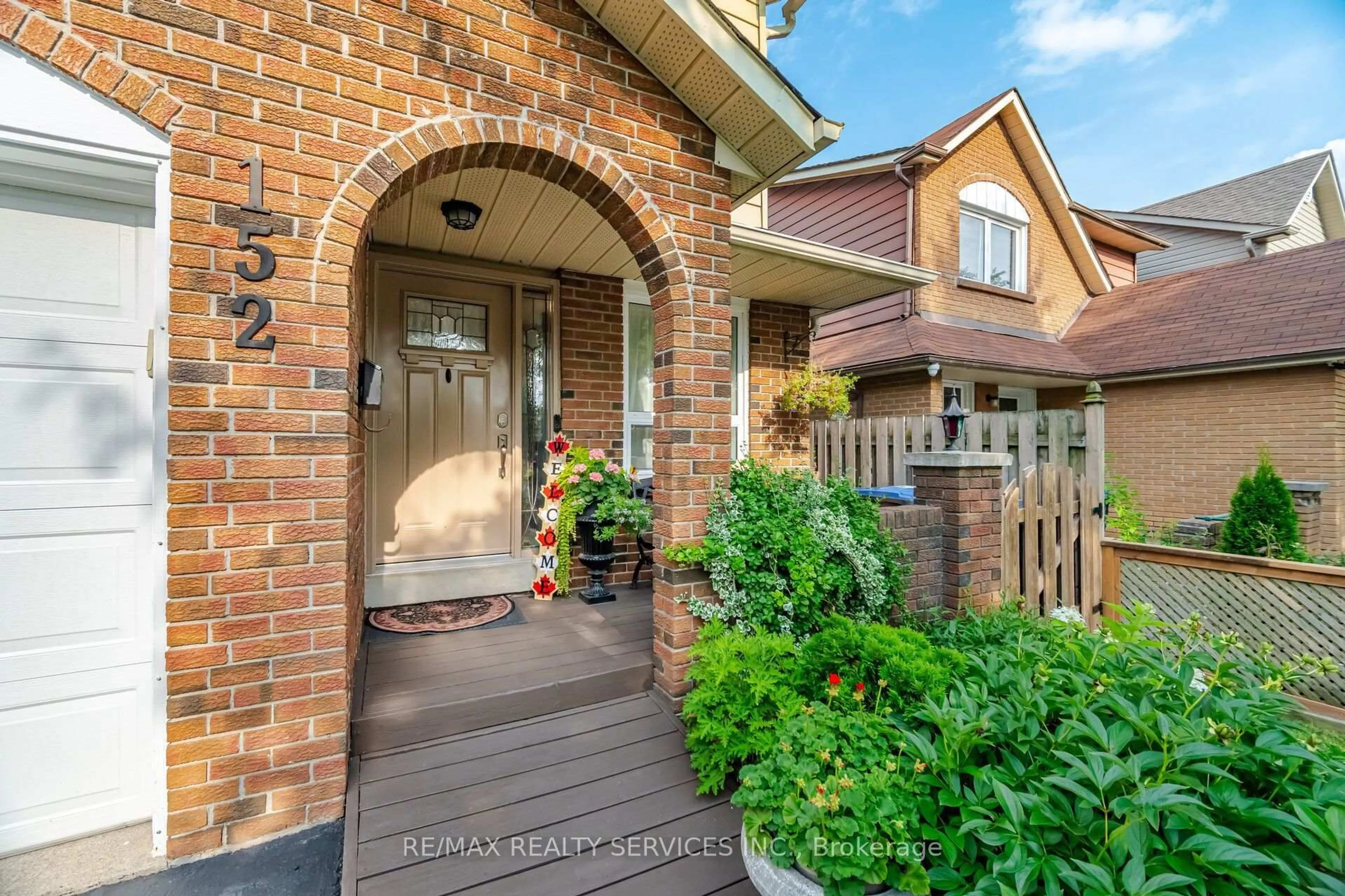 Home with brick exterior material, street for 152 Weybridge Tr, Brampton Ontario L6V 3W2
