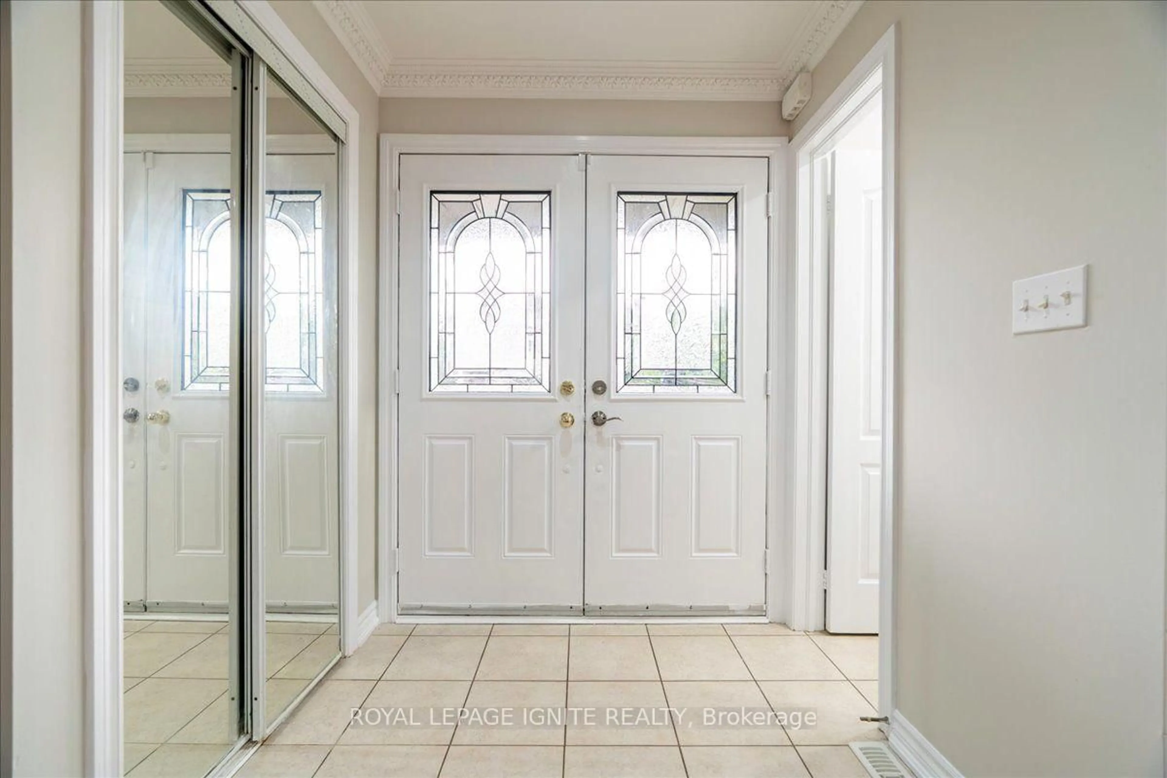 Indoor entryway for 67 Severin St, Brampton Ontario L6R 0P3
