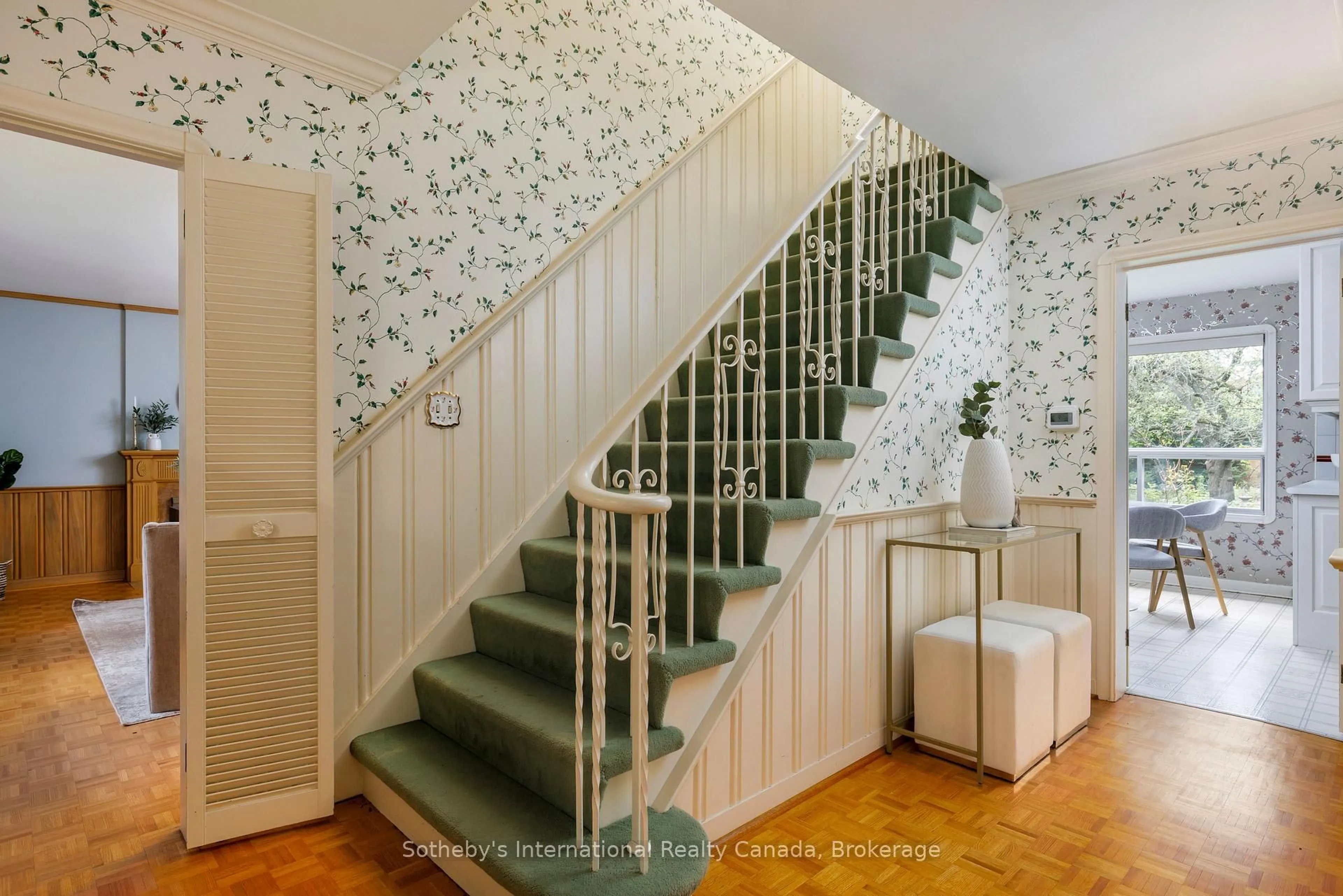 Stairs for 174 Claxton Dr, Oakville Ontario L6J 4N9