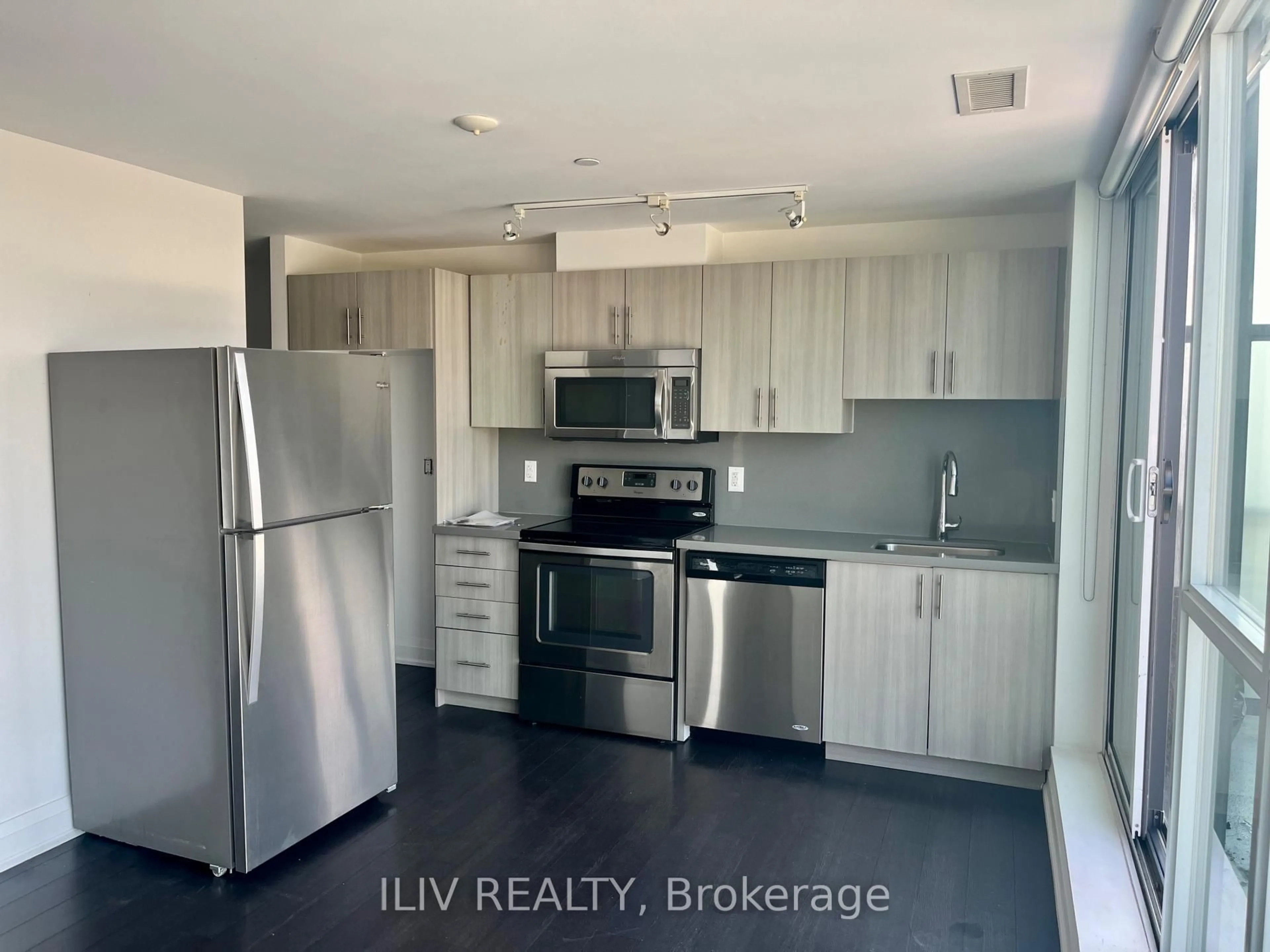 Unknown for 16 McAdam Ave #605, Toronto Ontario M6A 0B9