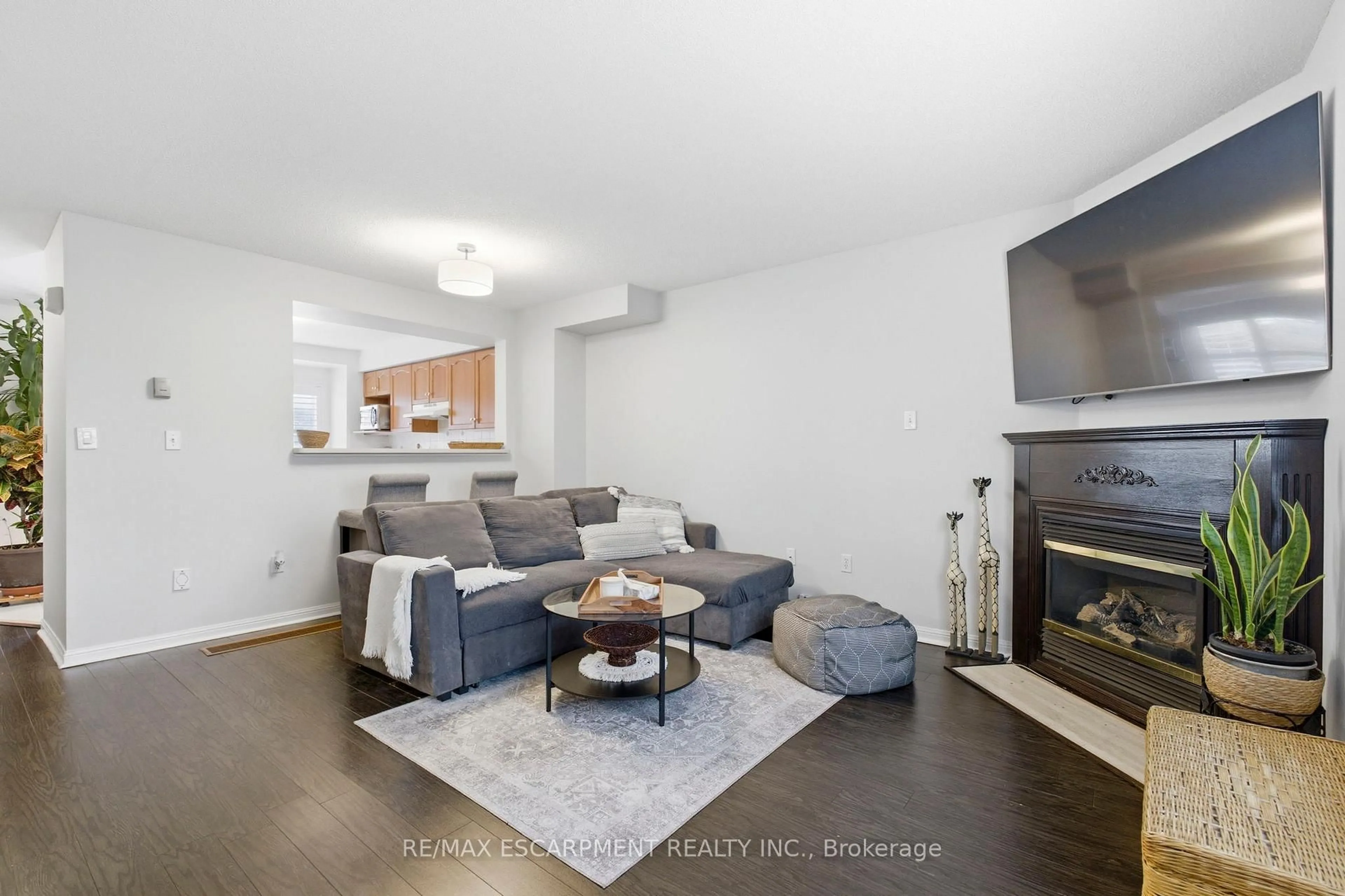 Living room with furniture, wood/laminate floor for 80 Acorn Pl #2, Mississauga Ontario L4Z 4C9