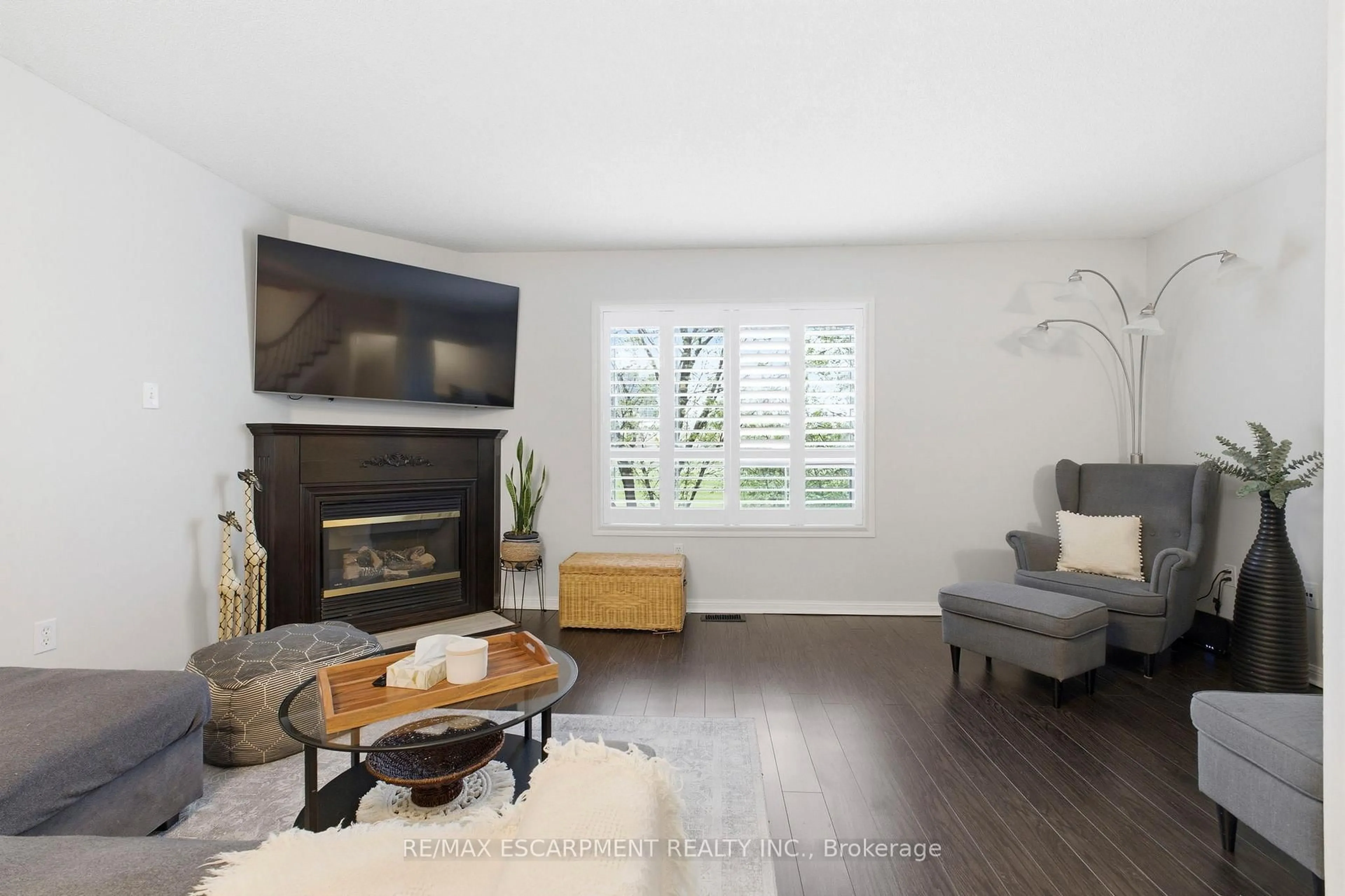 Living room with furniture, wood/laminate floor for 80 Acorn Pl #2, Mississauga Ontario L4Z 4C9