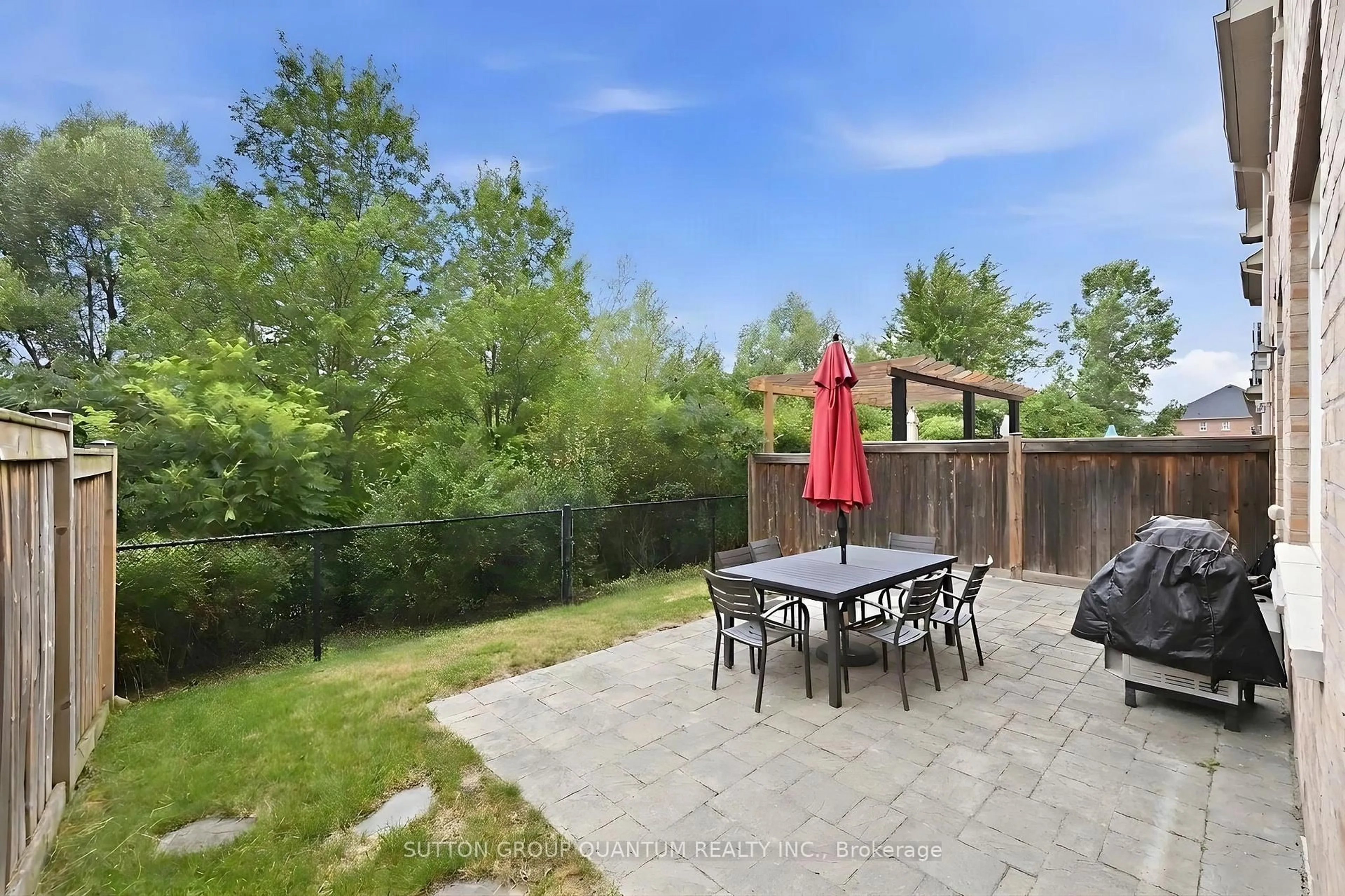Patio, unknown for 25 Mccardy Crt, Caledon Ontario L7C 3W9