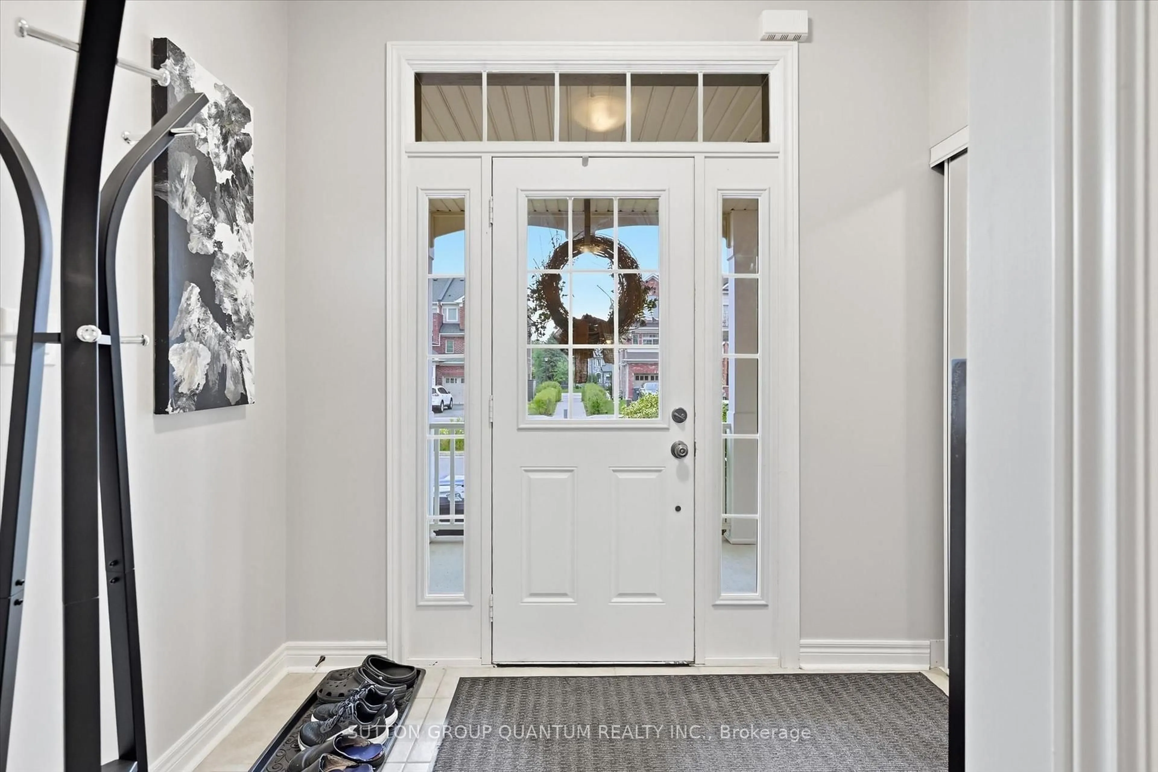 Indoor entryway for 25 Mccardy Crt, Caledon Ontario L7C 3W9
