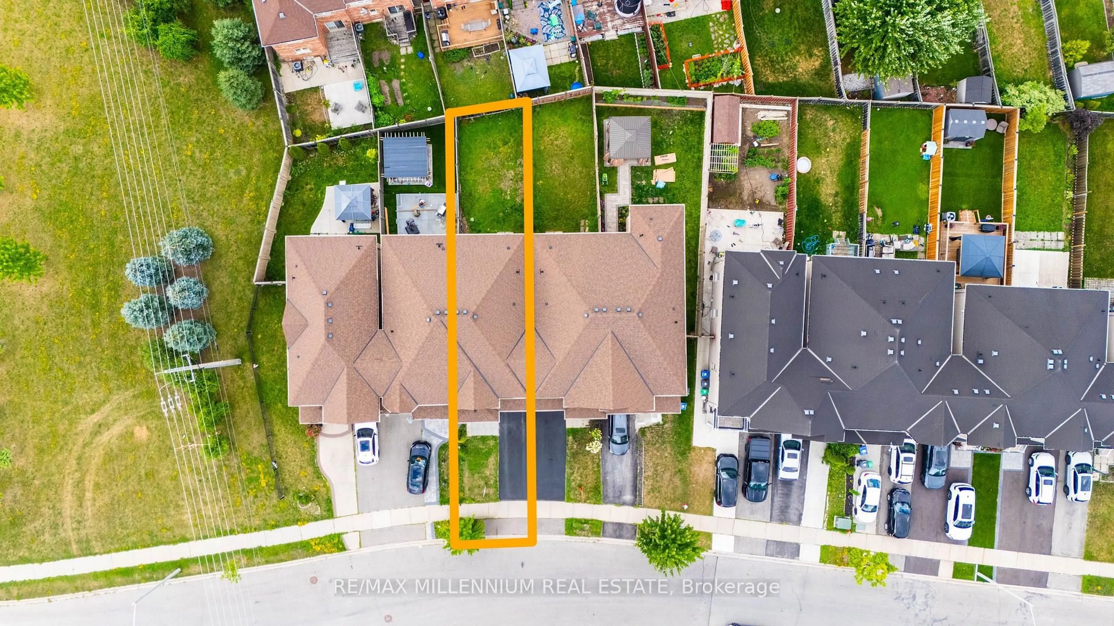 A pic from outside/outdoor area/front of a property/back of a property/a pic from drone, street for 18 Brussels Ave, Brampton Ontario L6Z 0A5
