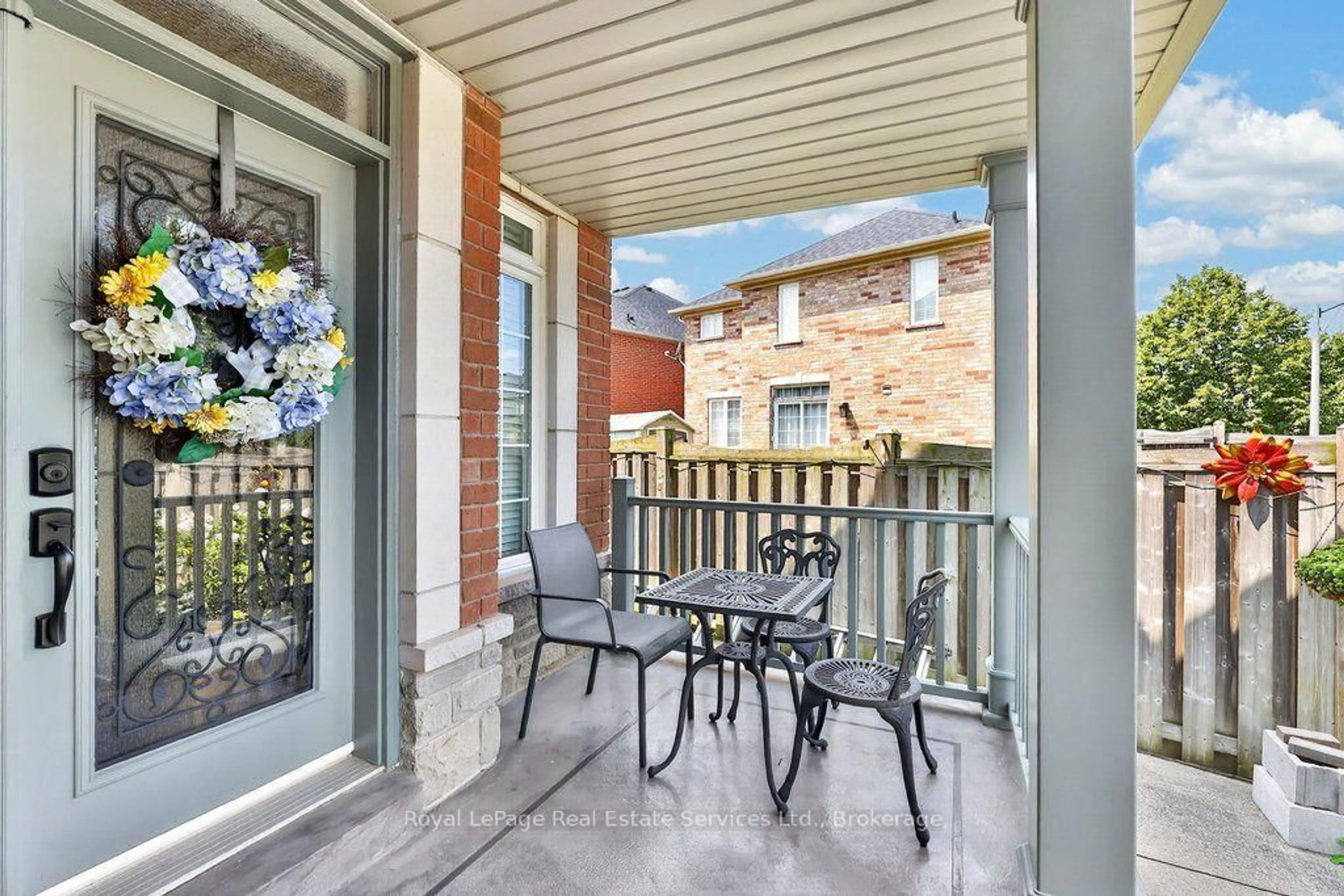 Patio, street for 2070 Willhaven Tr, Oakville Ontario L6M 5G3