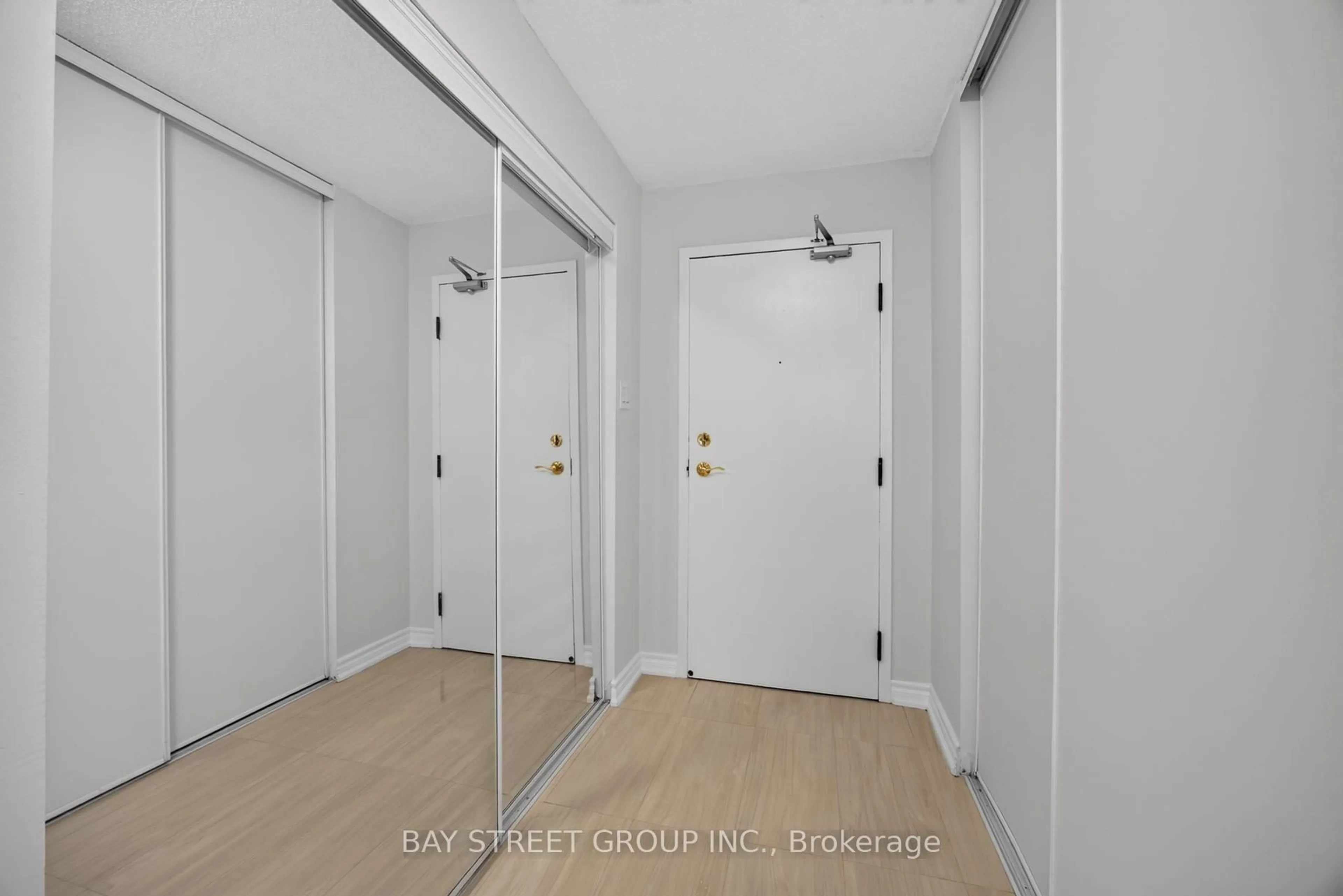 Unknown for 400 Webb Dr #2203, Mississauga Ontario L5B 3Z7