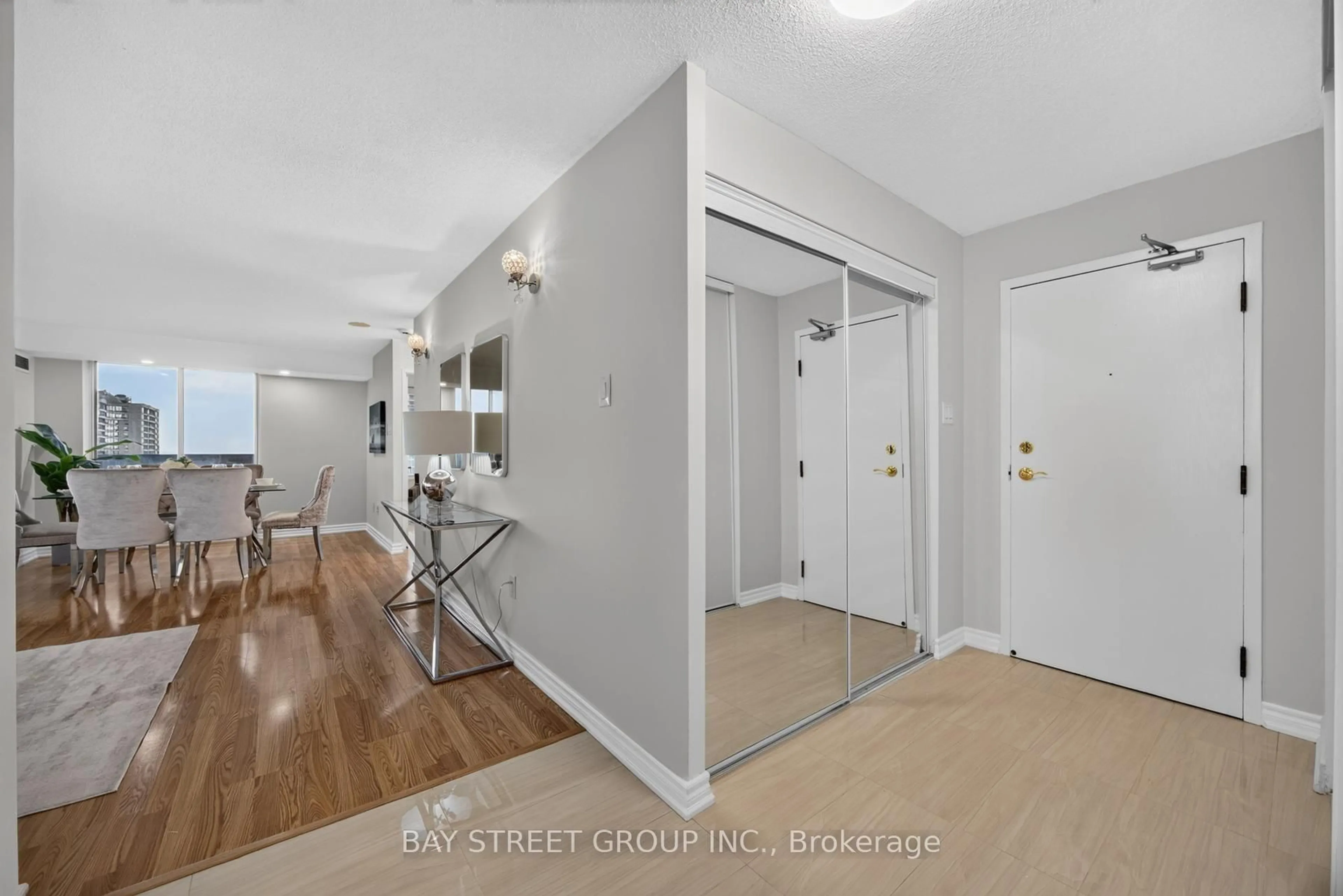 Indoor entryway for 400 Webb Dr #2203, Mississauga Ontario L5B 3Z7