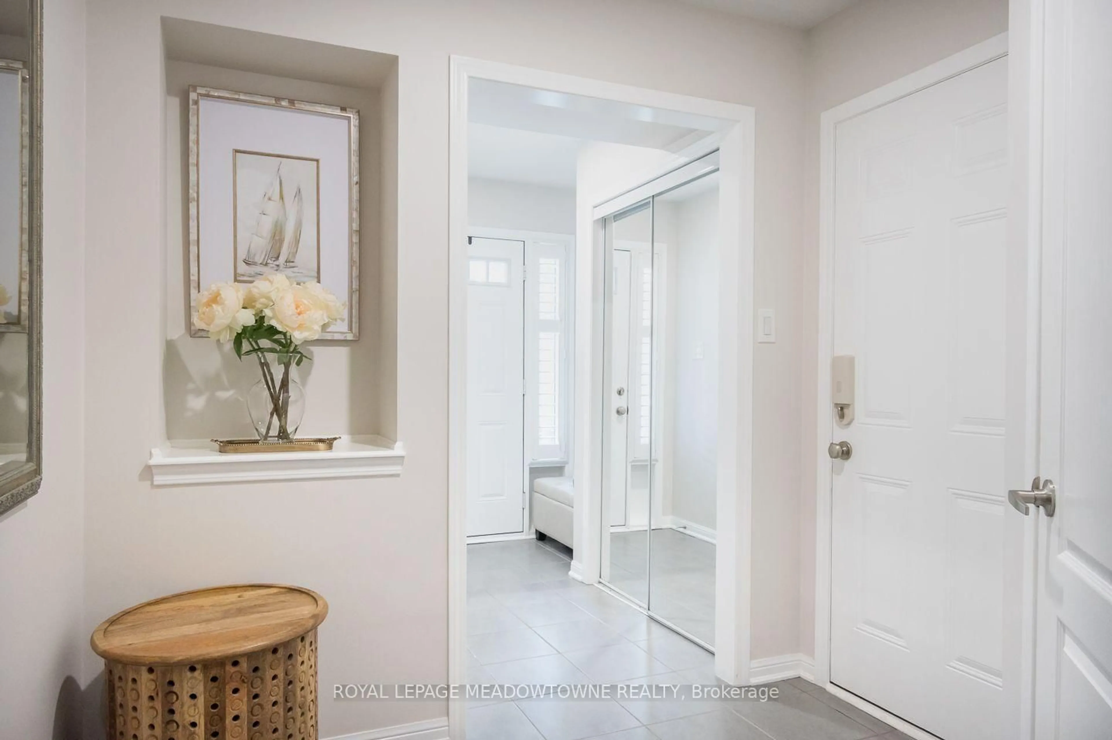 Indoor entryway for 6020 Derry Rd #104, Milton Ontario L9T 8J5