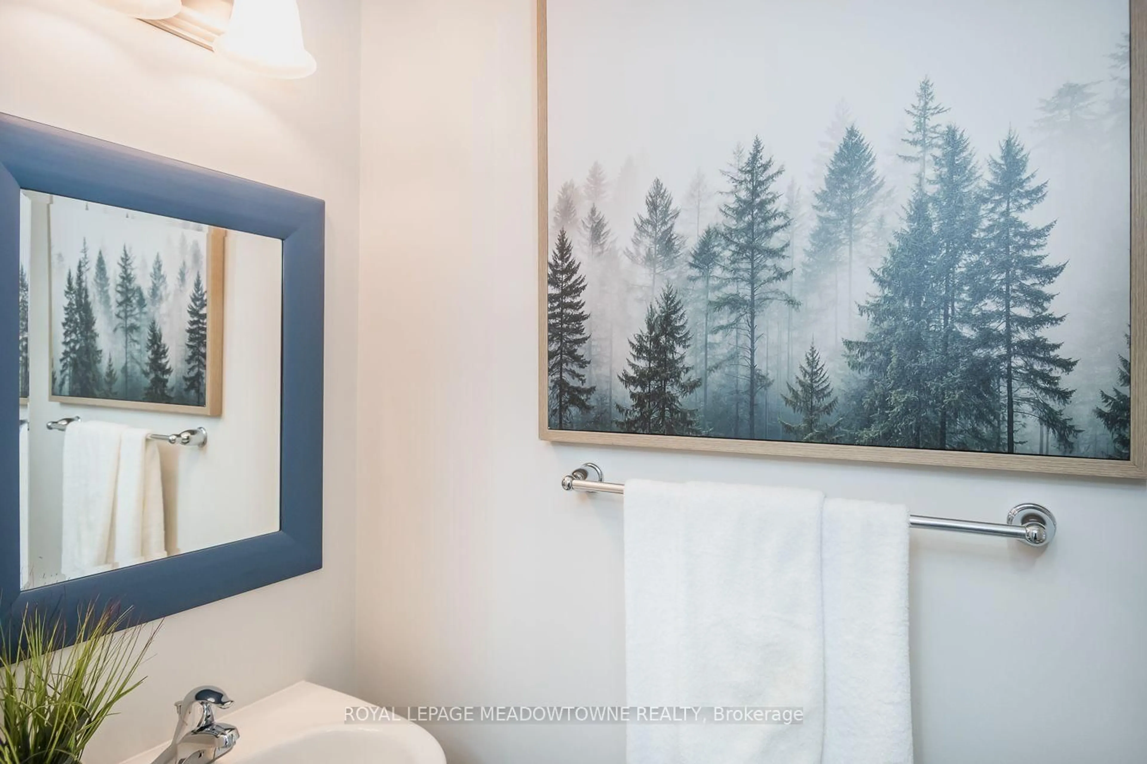 Standard bathroom, ceramic/tile floor for 6020 Derry Rd #104, Milton Ontario L9T 8J5