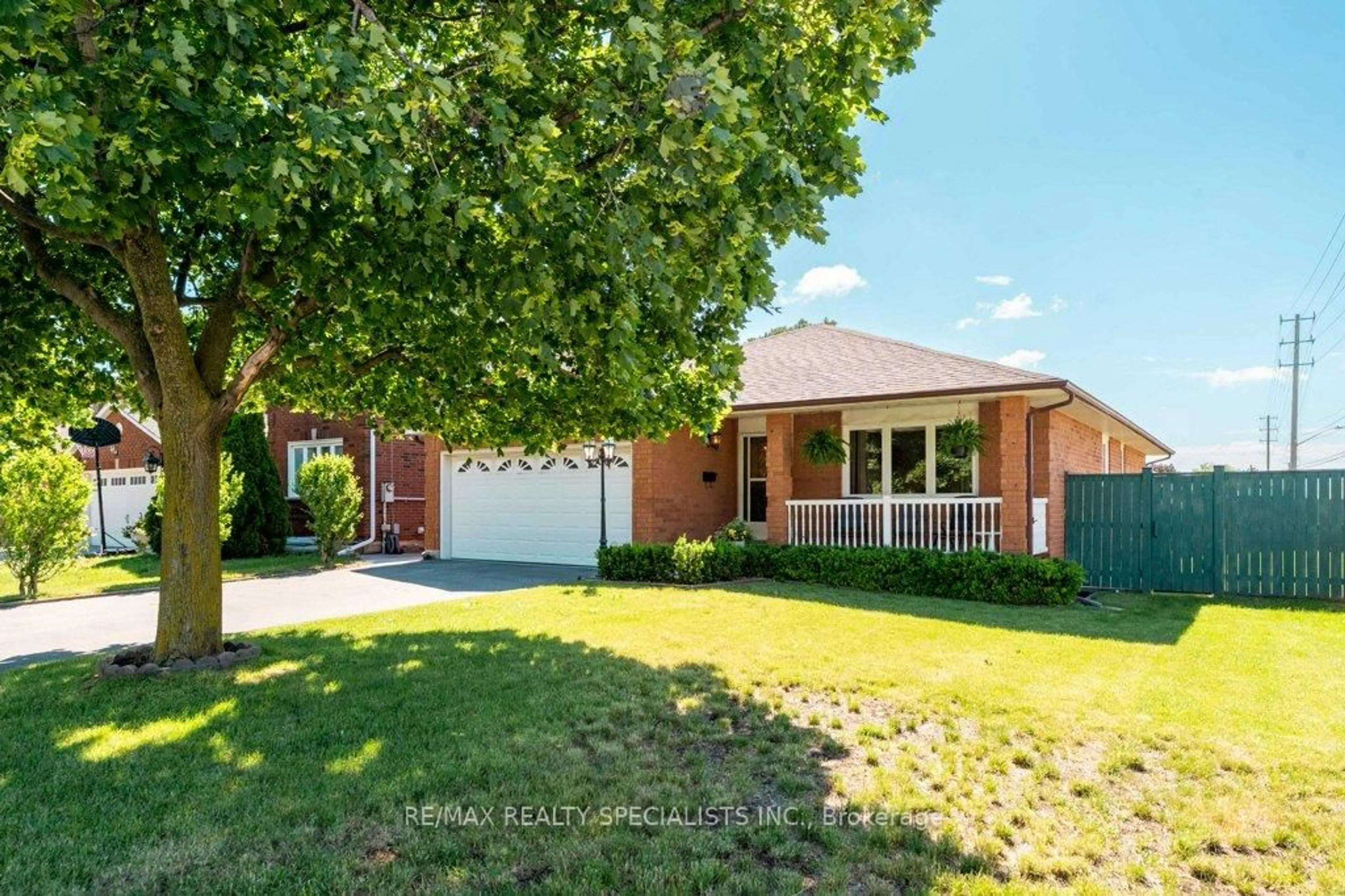 Home with brick exterior material, street for 330 Hickory Circ, Oakville Ontario L6H 4T5
