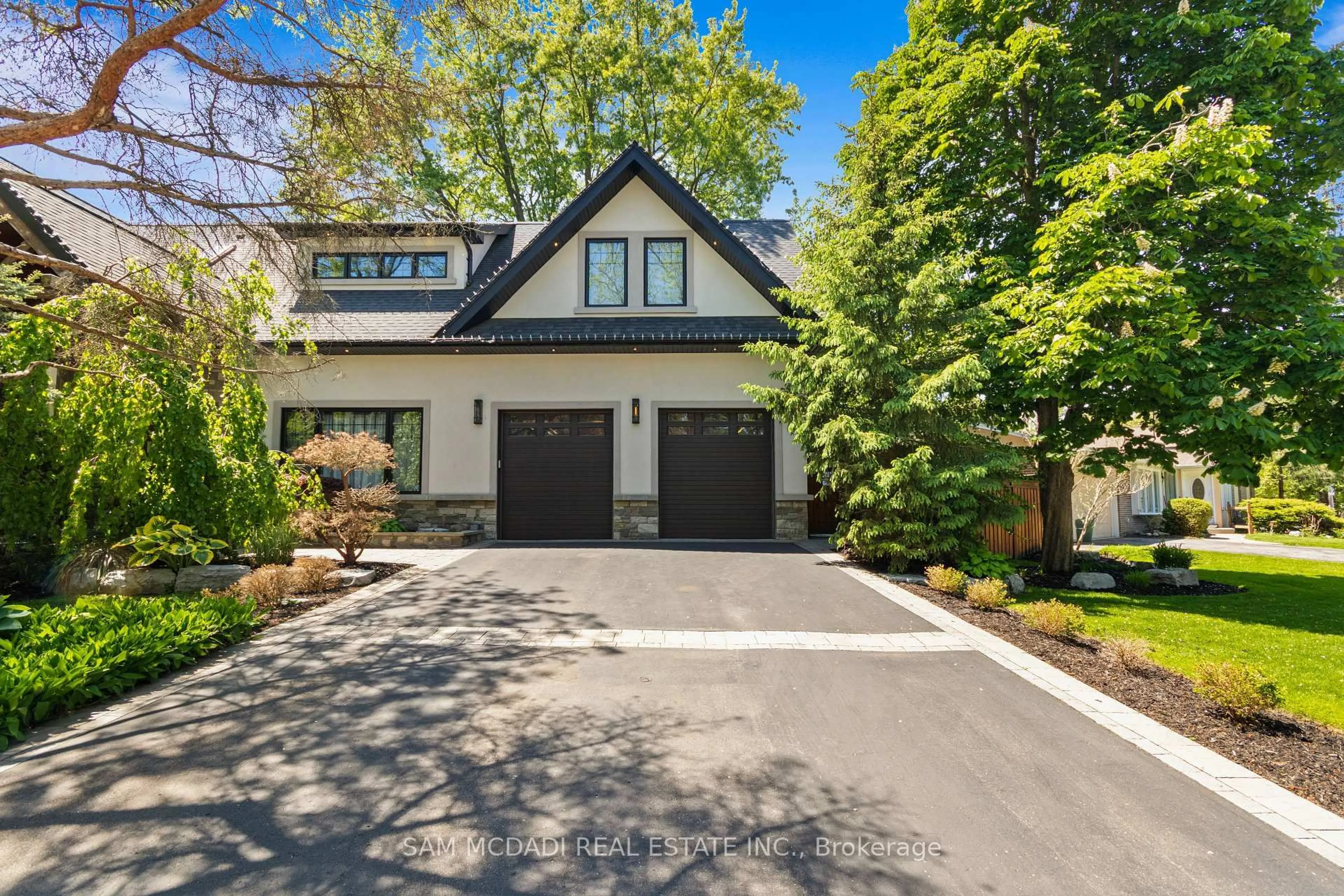 Home with brick exterior material, street for 1031 Welwyn Dr, Mississauga Ontario L5J 3J2