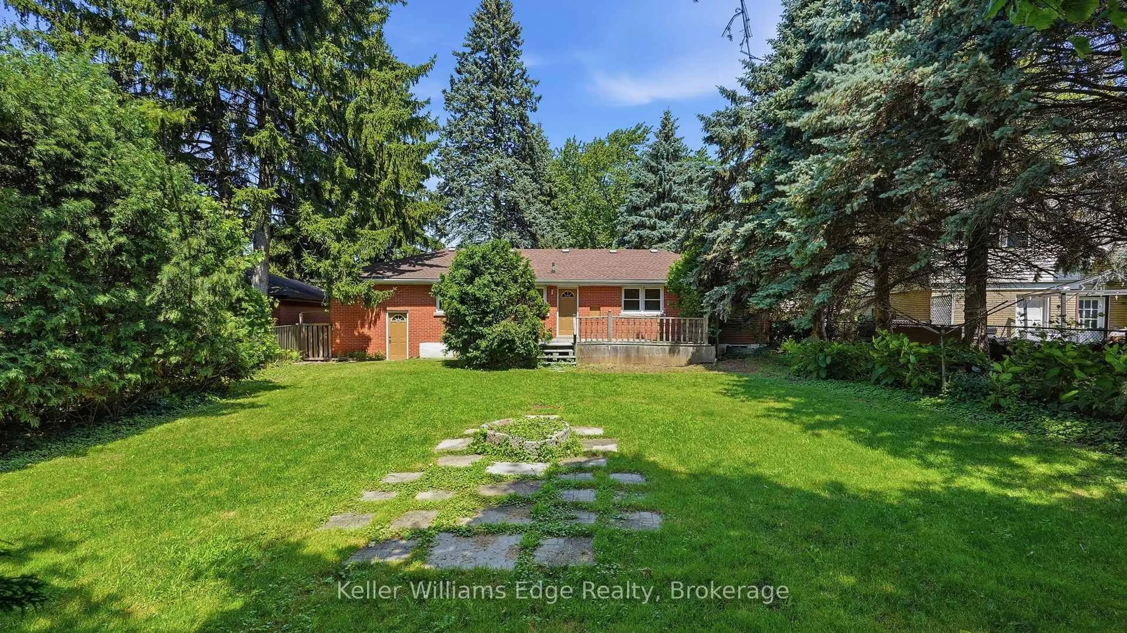 A pic from outside/outdoor area/front of a property/back of a property/a pic from drone, unknown for 1576 Riley Ave, Burlington Ontario L7M 3T3