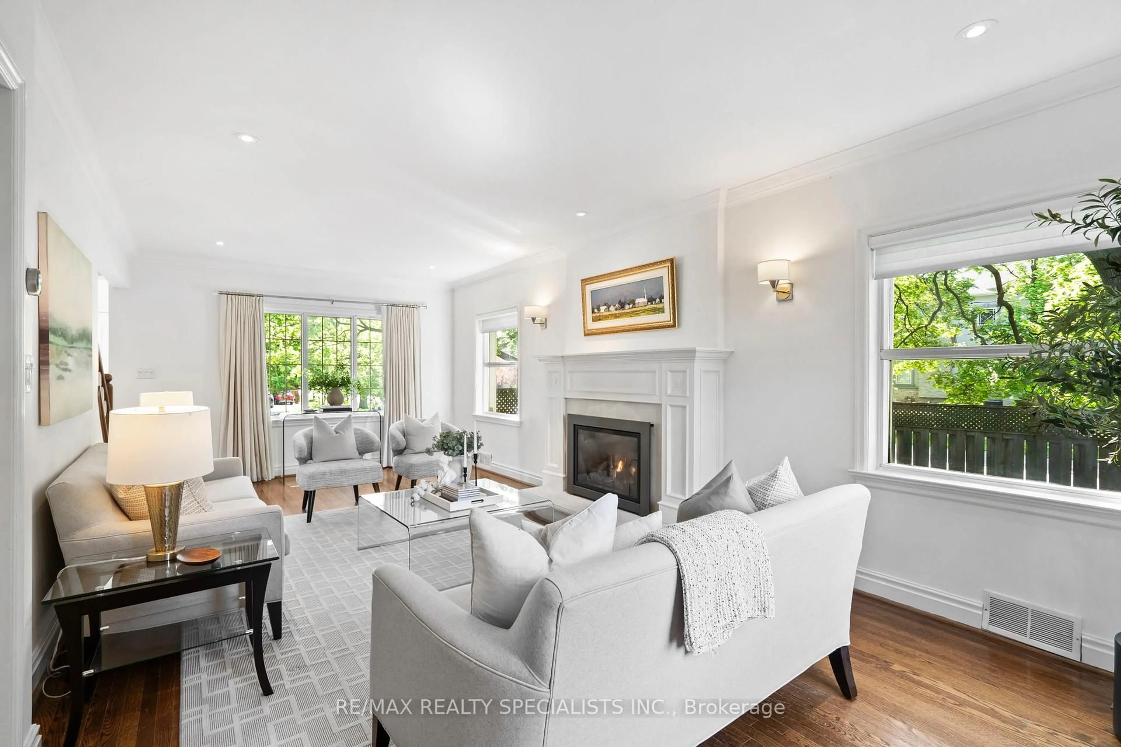 Living room with furniture, unknown for 78 Meadowbank Rd, Toronto Ontario M9B 5C9