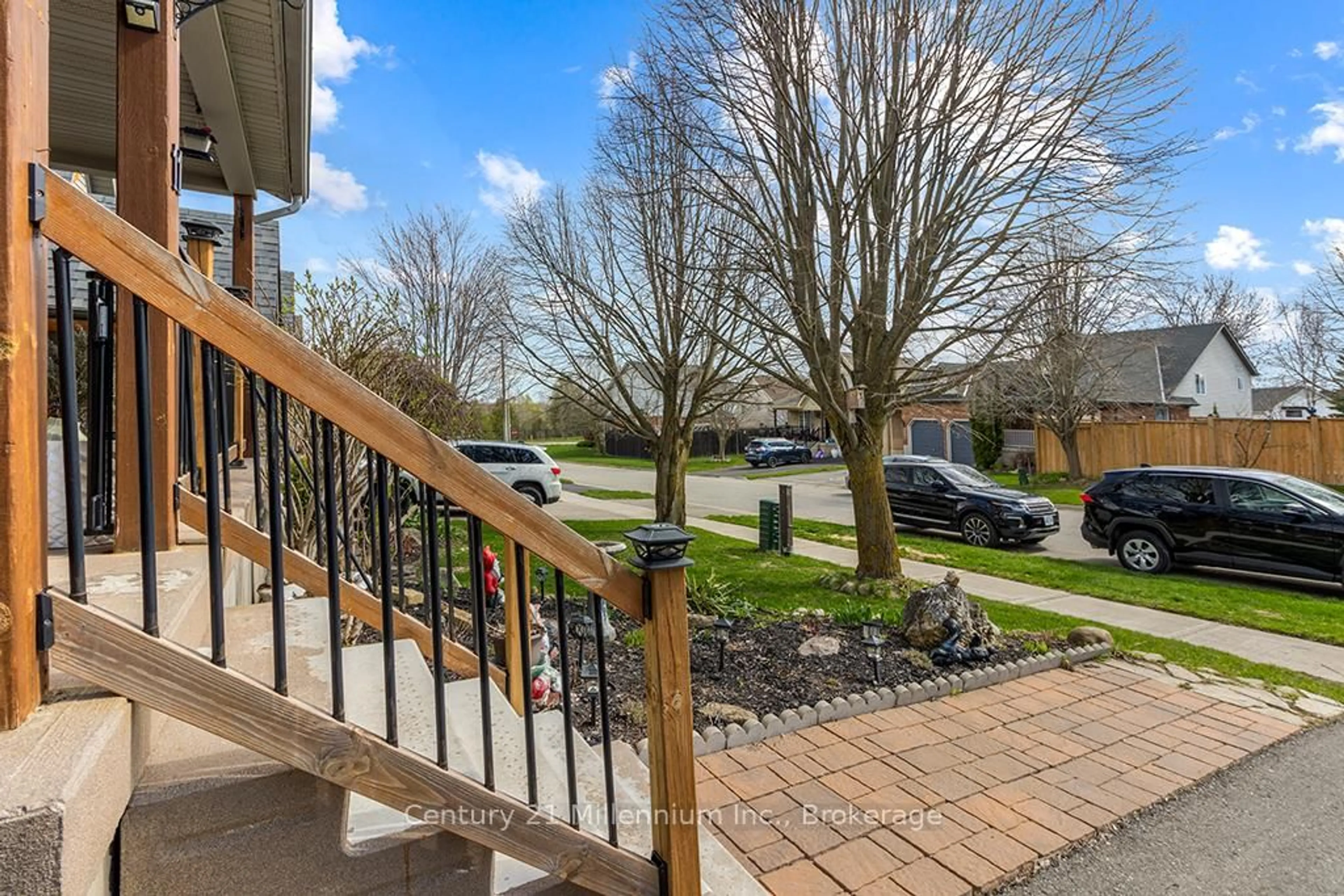 A pic from outside/outdoor area/front of a property/back of a property/a pic from drone, street for 11 Northampton St, Orangeville Ontario L9W 5H8