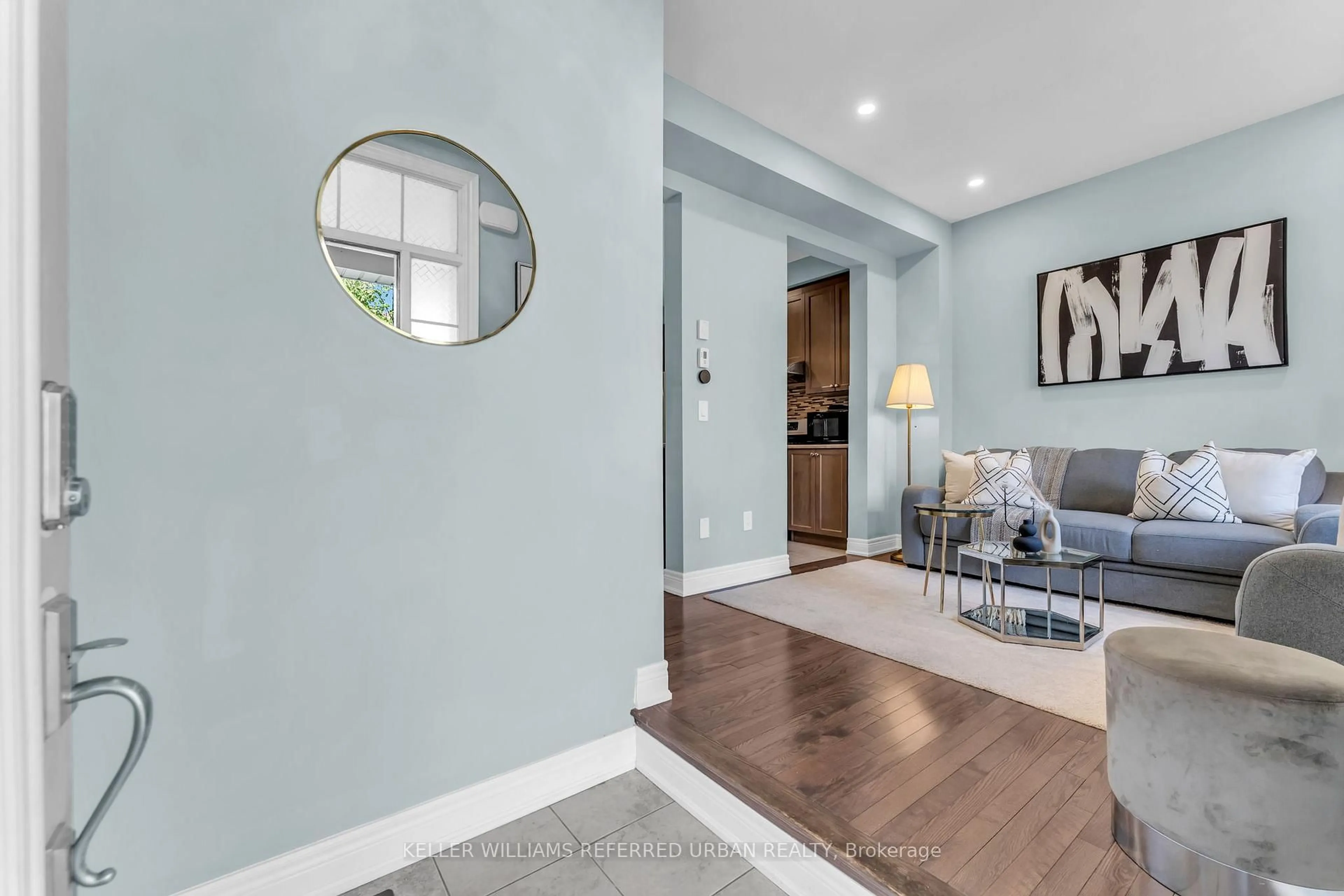 Indoor entryway for 36 Ledger Point Cres, Brampton Ontario L6R 3W3