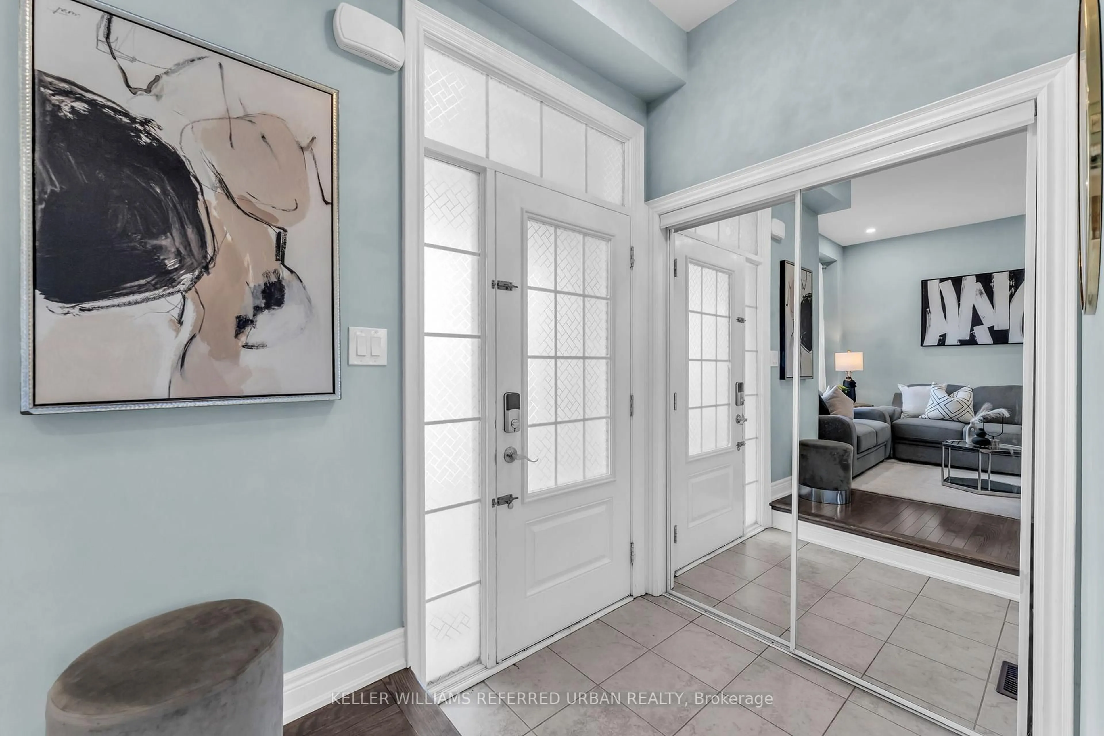 Indoor entryway for 36 Ledger Point Cres, Brampton Ontario L6R 3W3