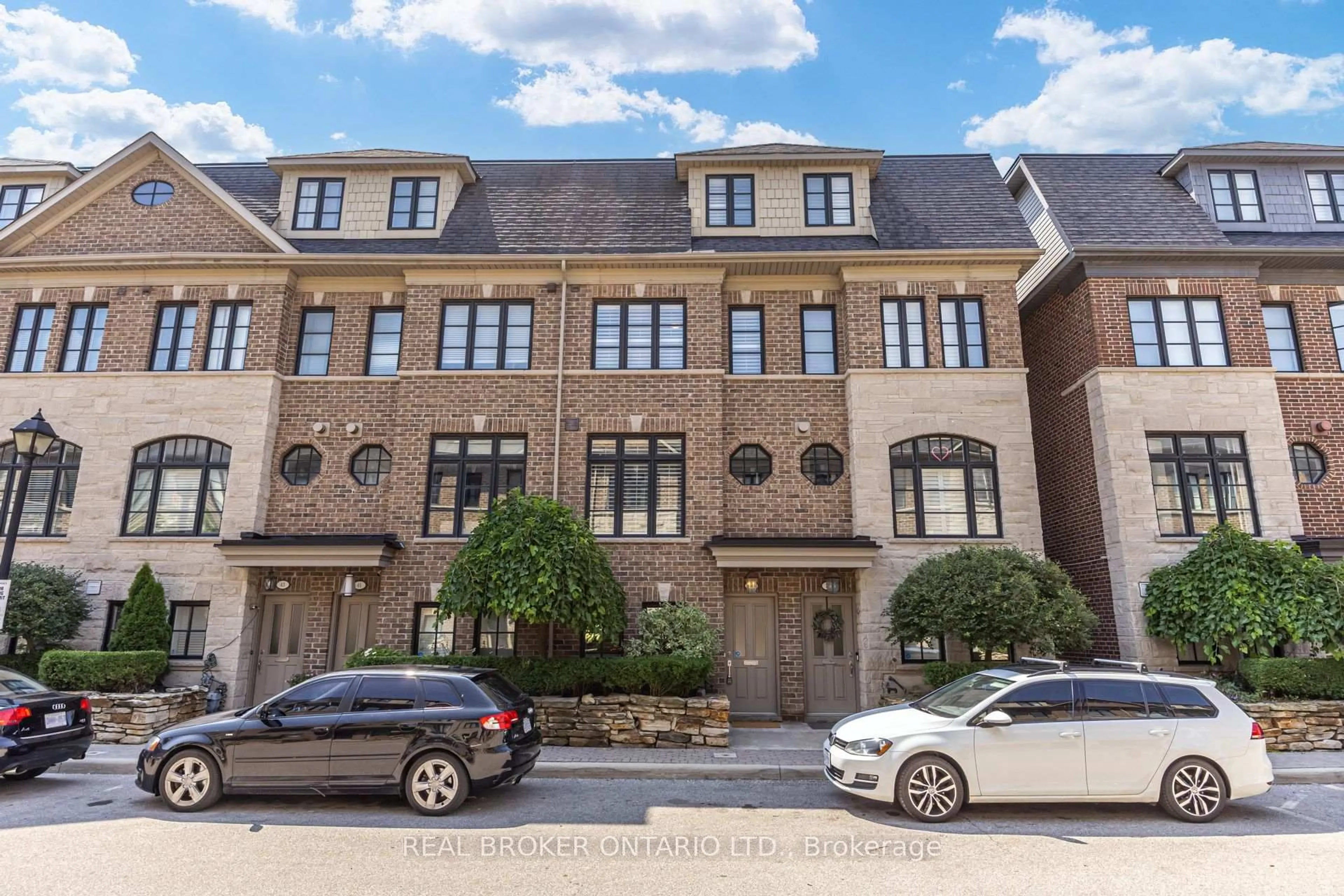 A pic from outside/outdoor area/front of a property/back of a property/a pic from drone, street for 39 Ruby Lang Lane, Toronto Ontario M8Z 0B8