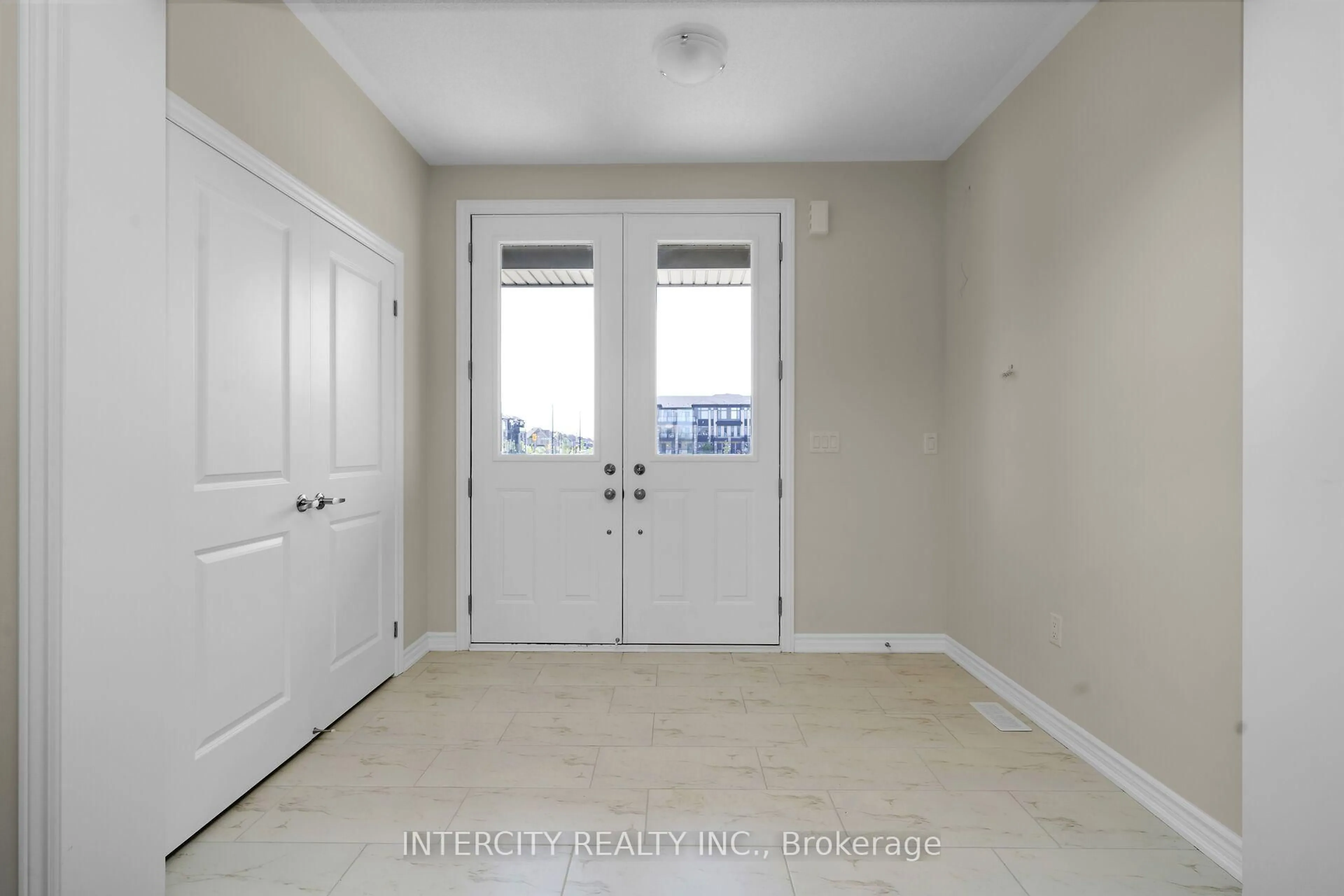 Indoor entryway for 32 Damara Rd #Lot 70, Caledon Ontario L7C 1Z9