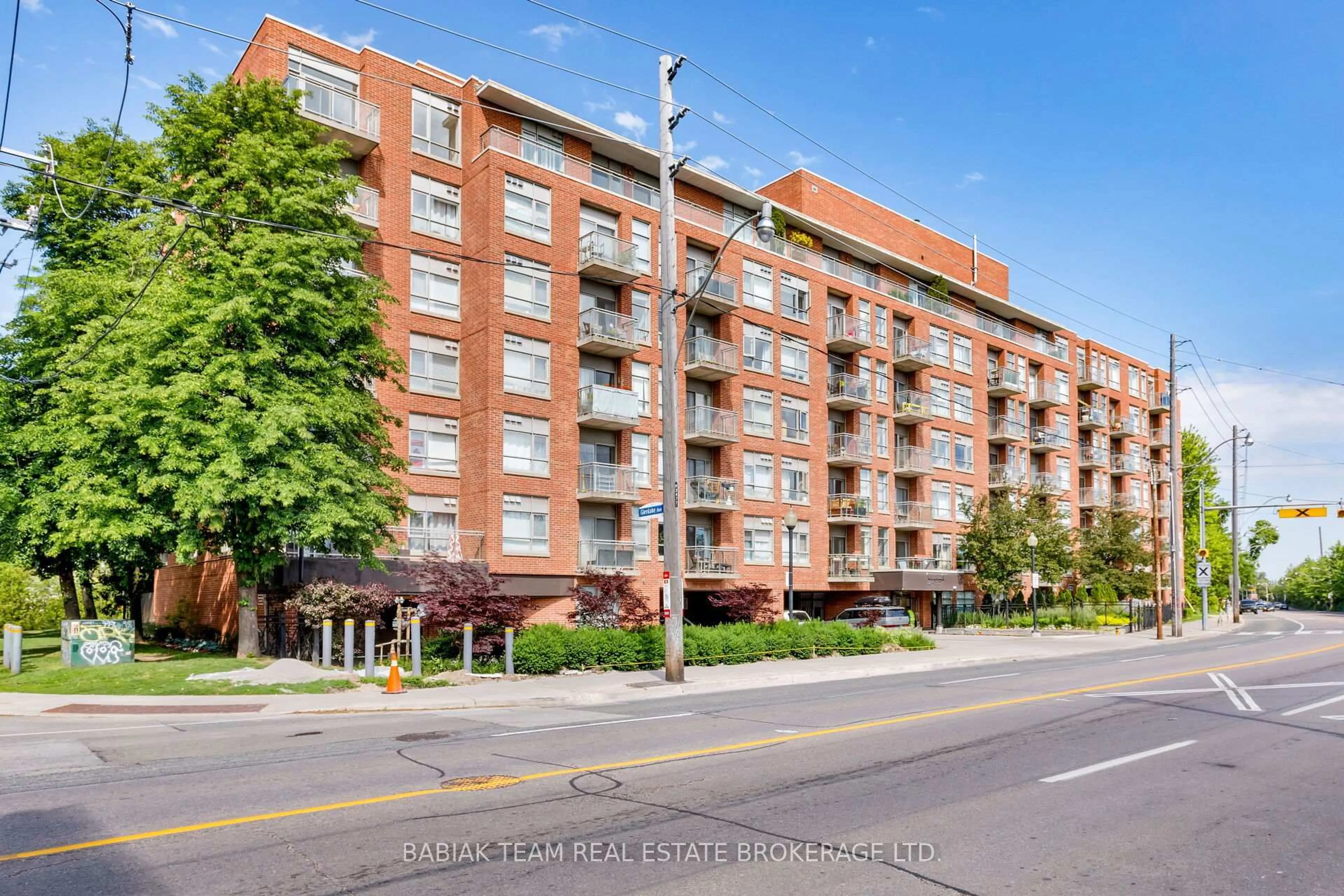 Unknown for 2495 Dundas Street West St #307, Toronto Ontario M6P 1X4