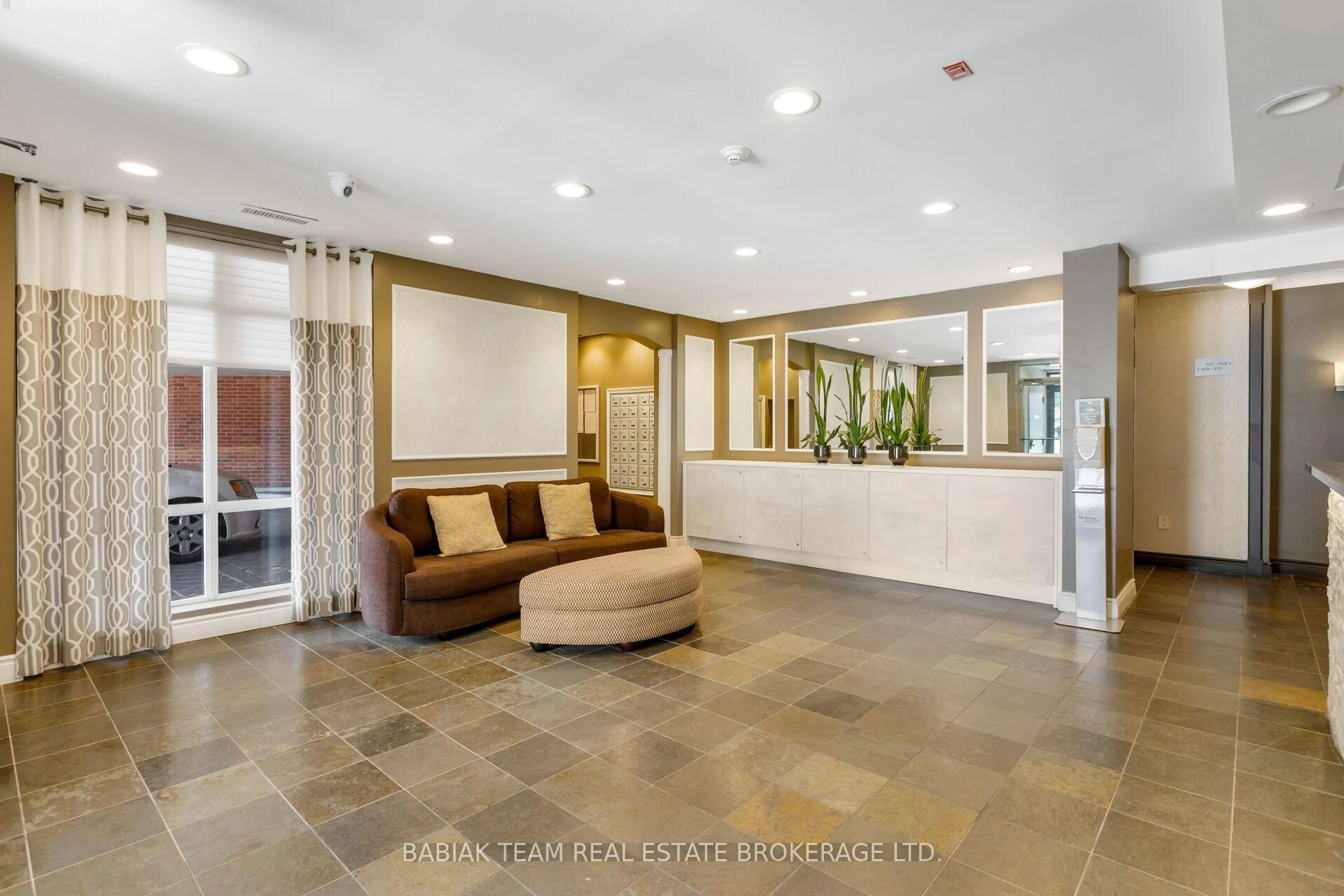 Lobby for 2495 Dundas Street West St #307, Toronto Ontario M6P 1X4