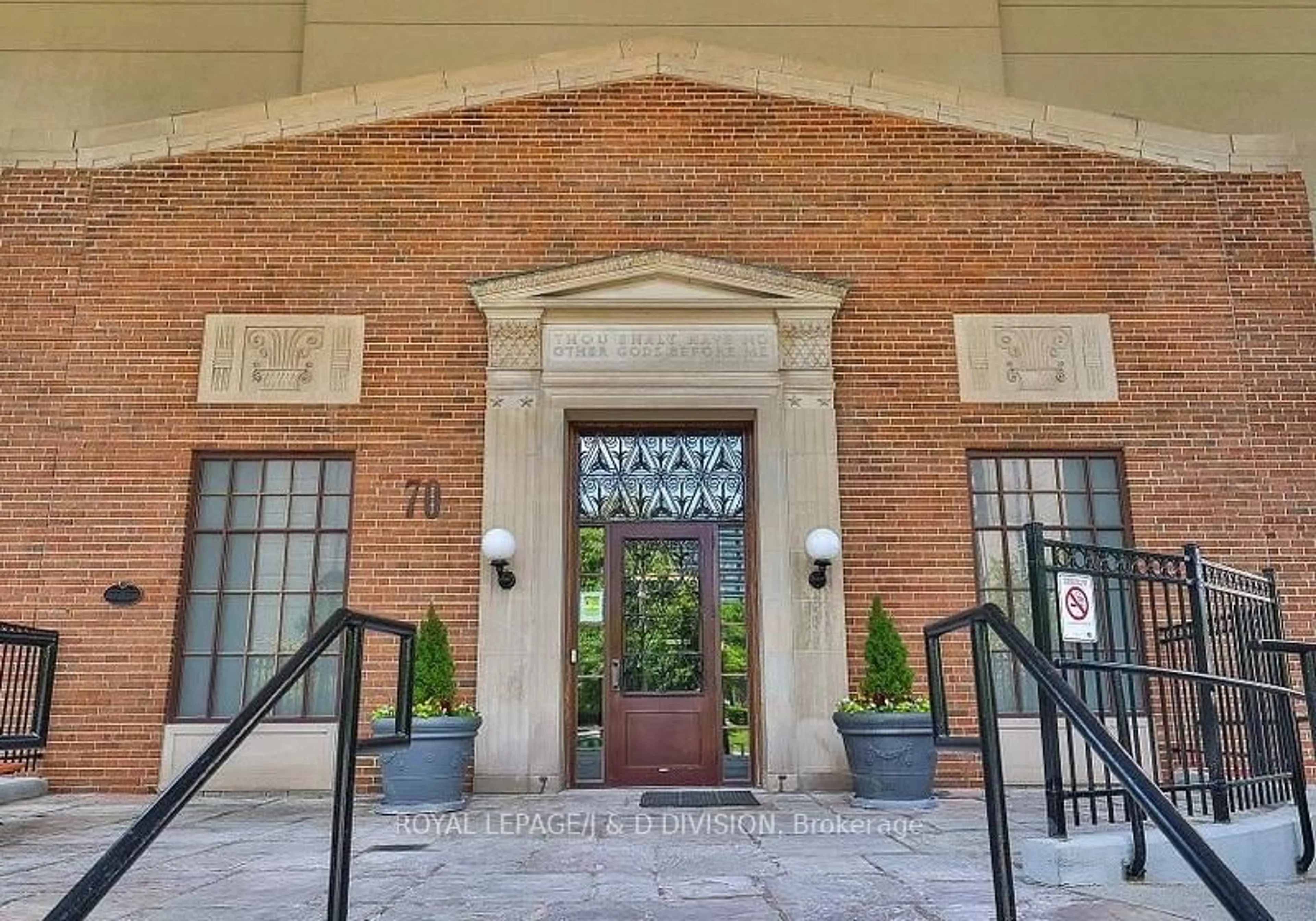 Indoor foyer for 70 High Park Ave #503, Toronto Ontario M6P 1A1