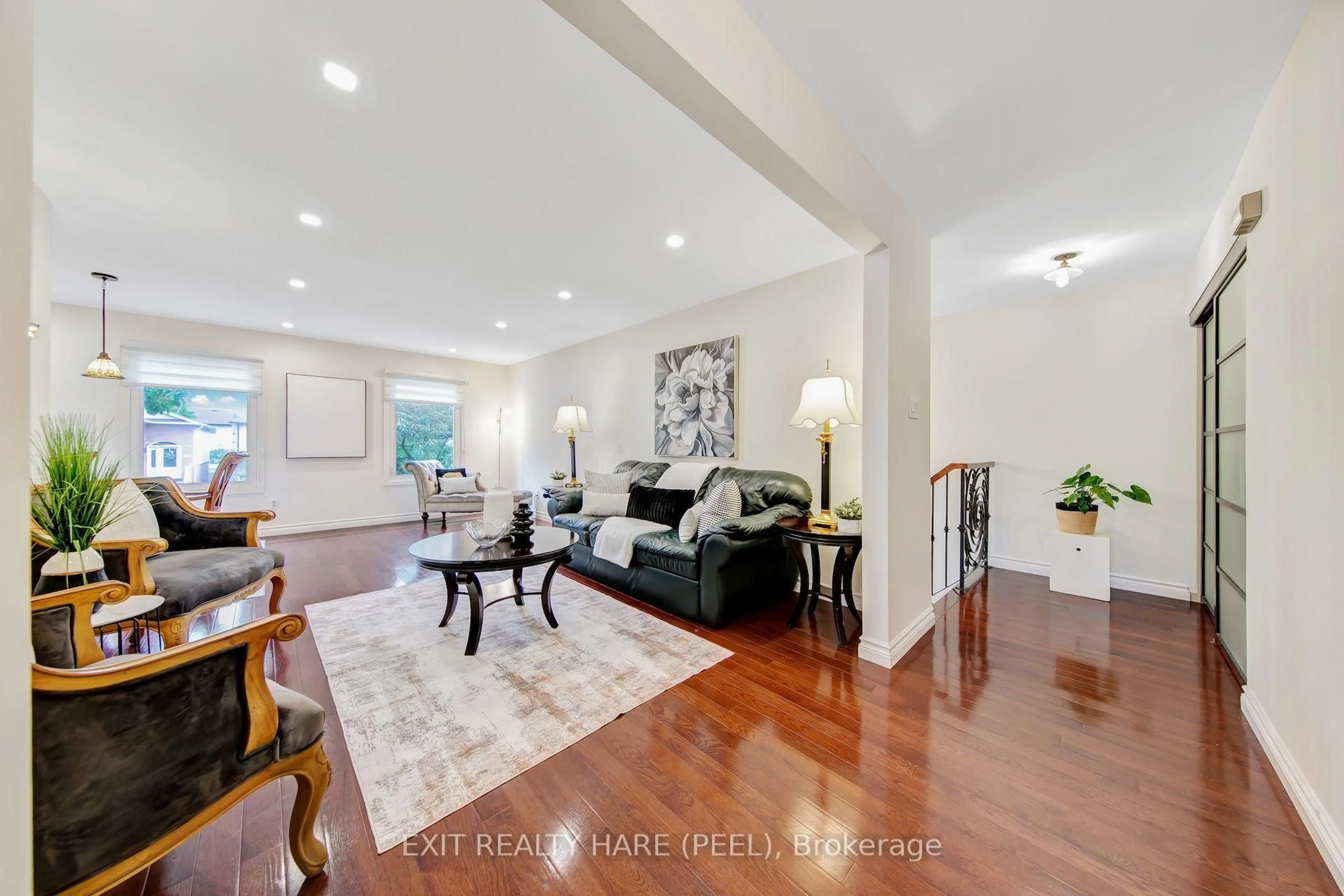 Living room with furniture, unknown for 48 Nanport St, Brampton Ontario L6S 4A3