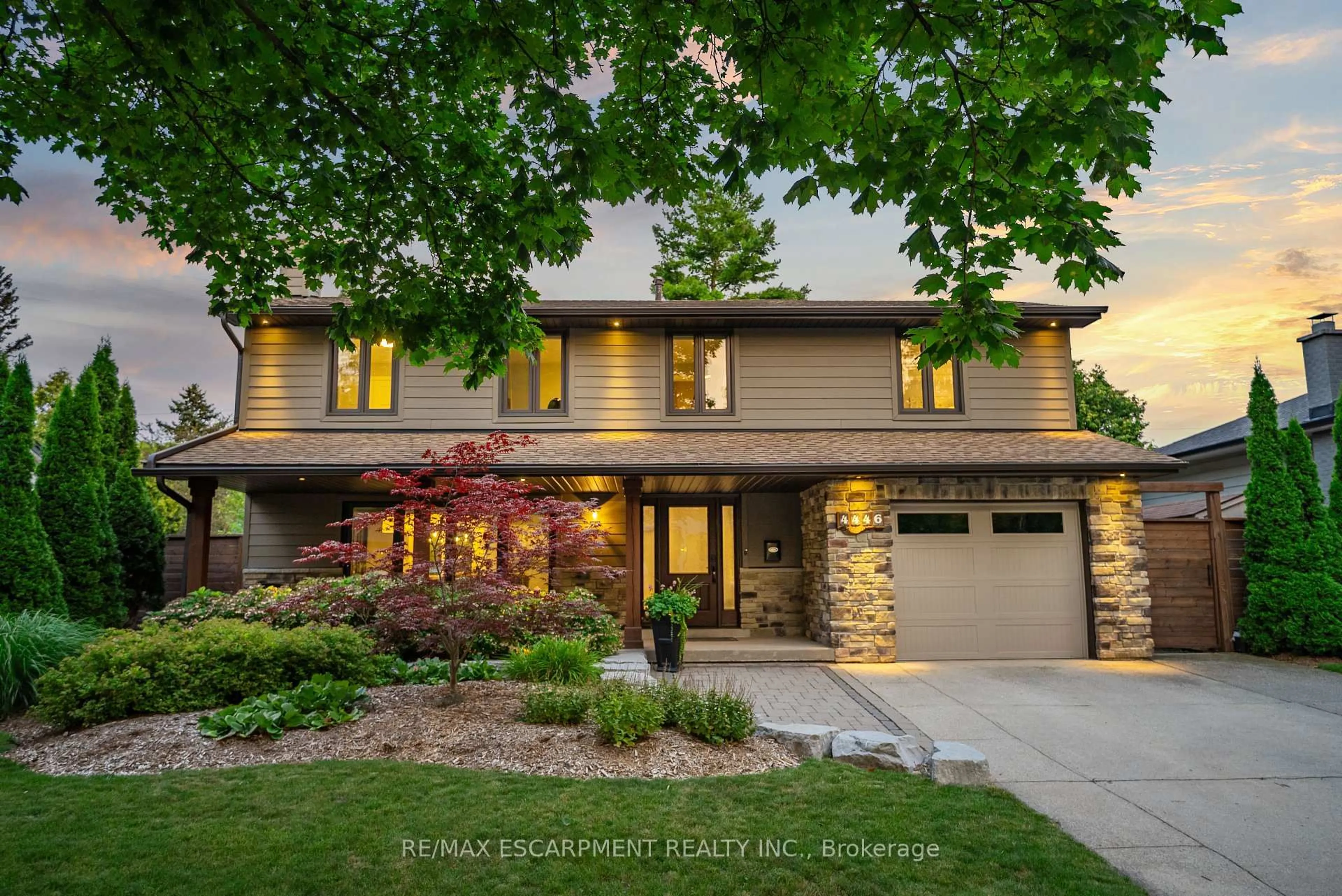 Home with brick exterior material, street for 4446 Rogers Rd, Burlington Ontario L7L 1S3