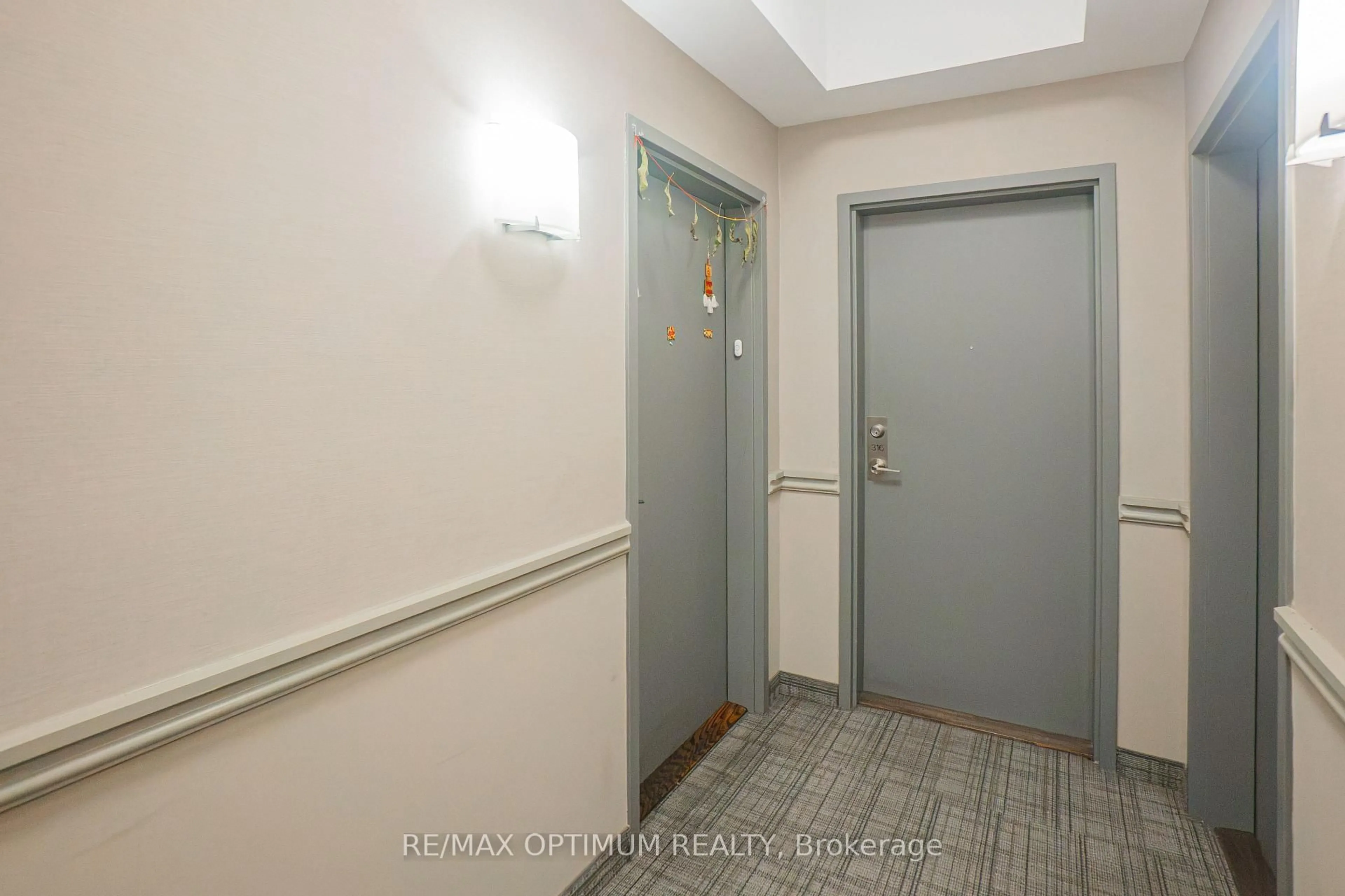 Indoor entryway for 50 Sky Harbour Dr #315, Brampton Ontario L6Y 6B8