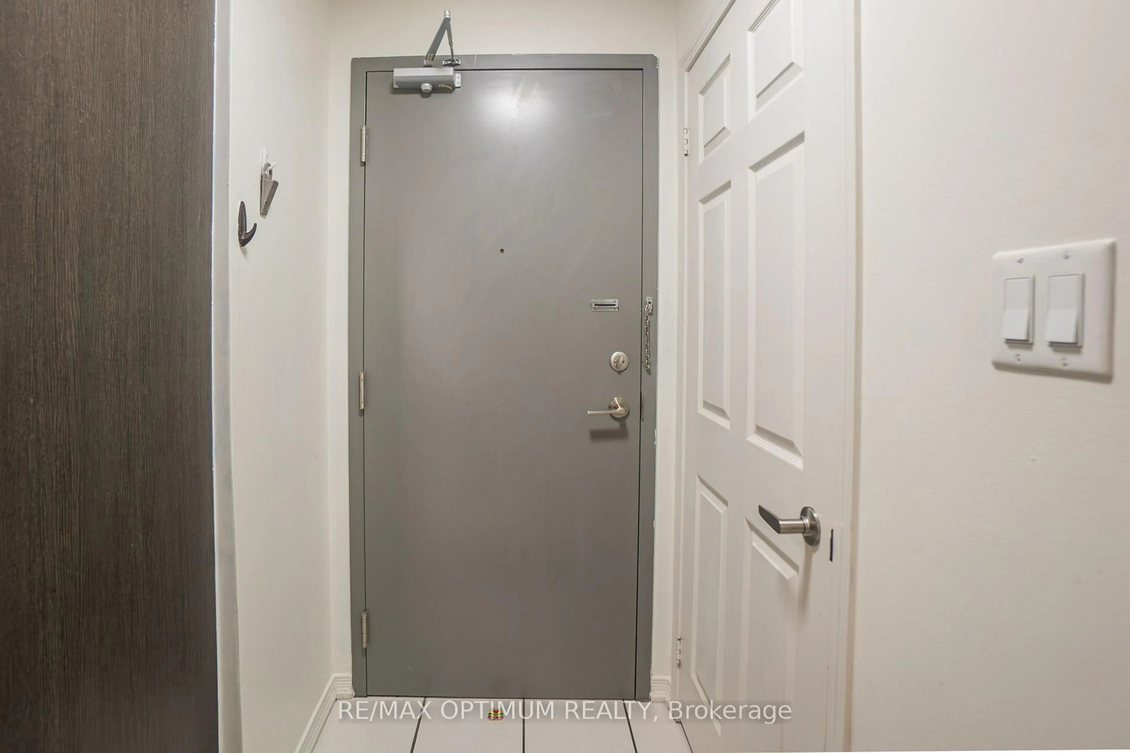 Indoor entryway for 50 Sky Harbour Dr #315, Brampton Ontario L6Y 6B8