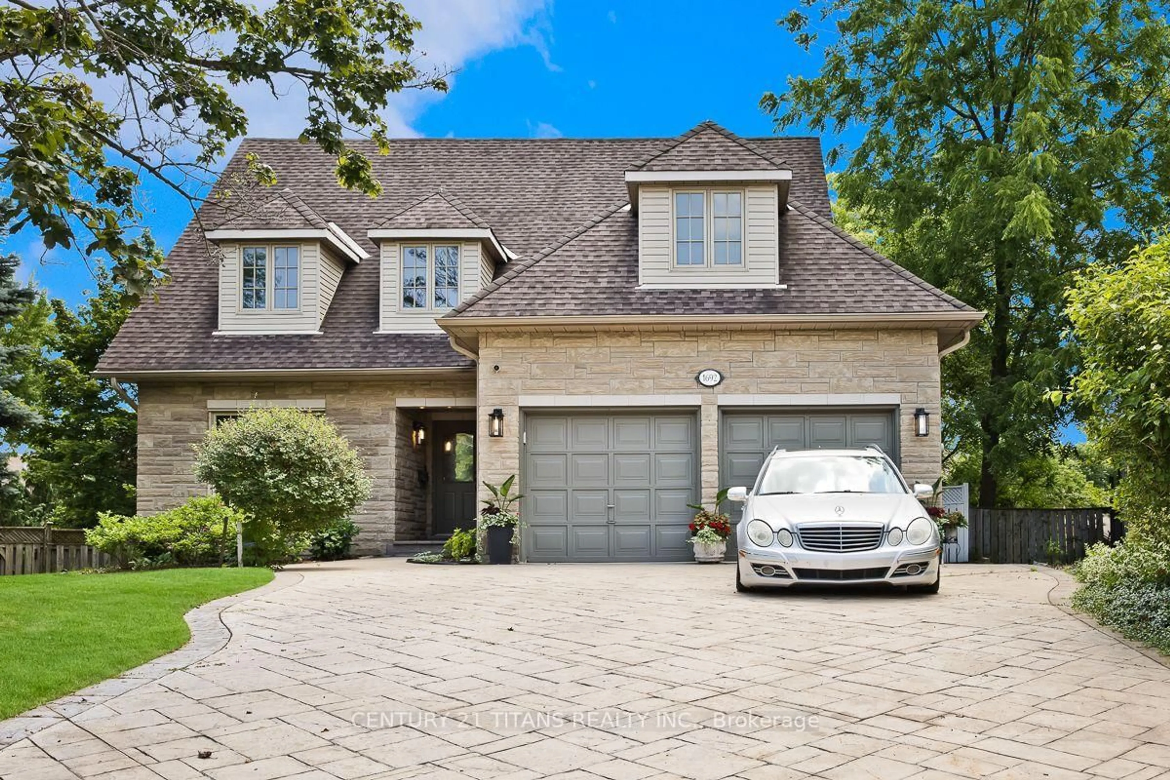 Home with brick exterior material, street for 1692 Baymill Crt, Mississauga Ontario L5M 4M5