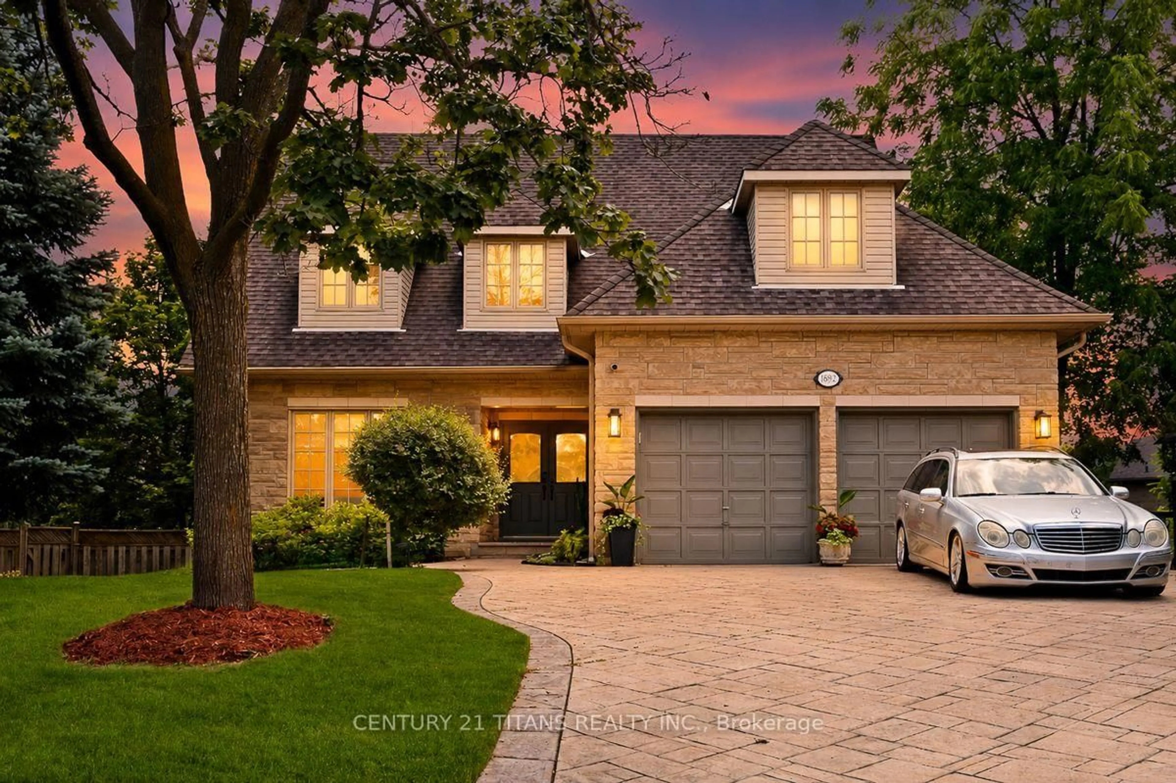 Home with brick exterior material, street for 1692 Baymill Crt, Mississauga Ontario L5M 4M5