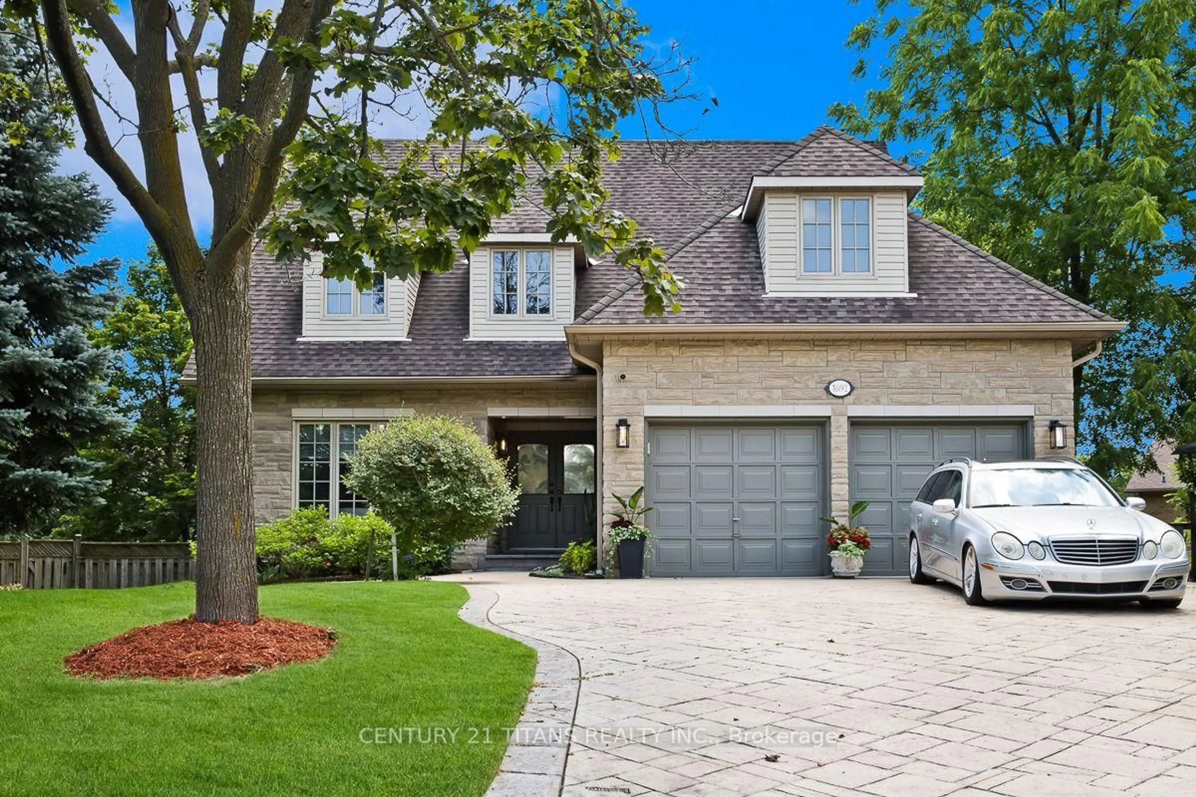Home with brick exterior material, street for 1692 Baymill Crt, Mississauga Ontario L5M 4M5