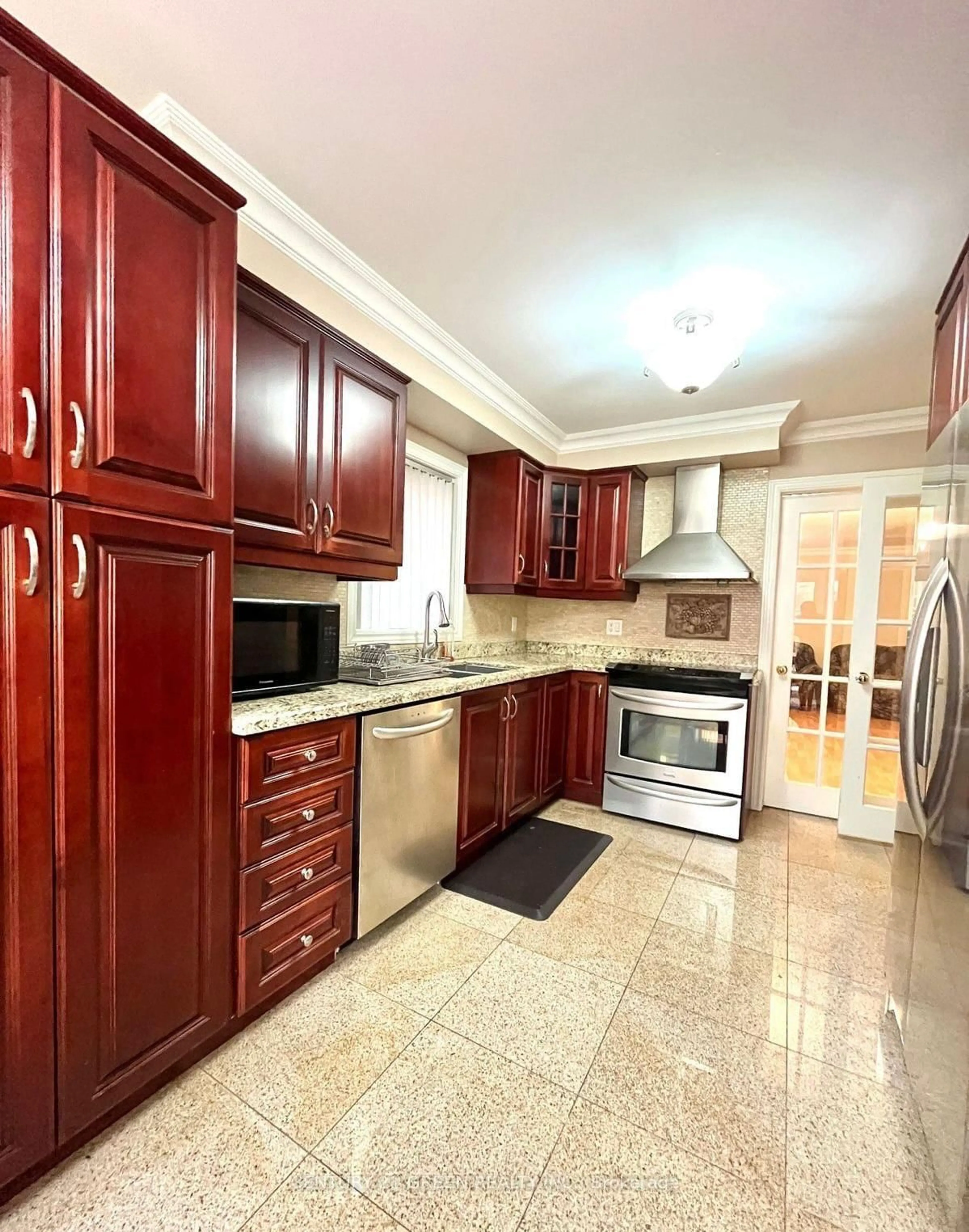 Standard kitchen, unknown for 215 Kingknoll Dr, Brampton Ontario L6Y 4X4