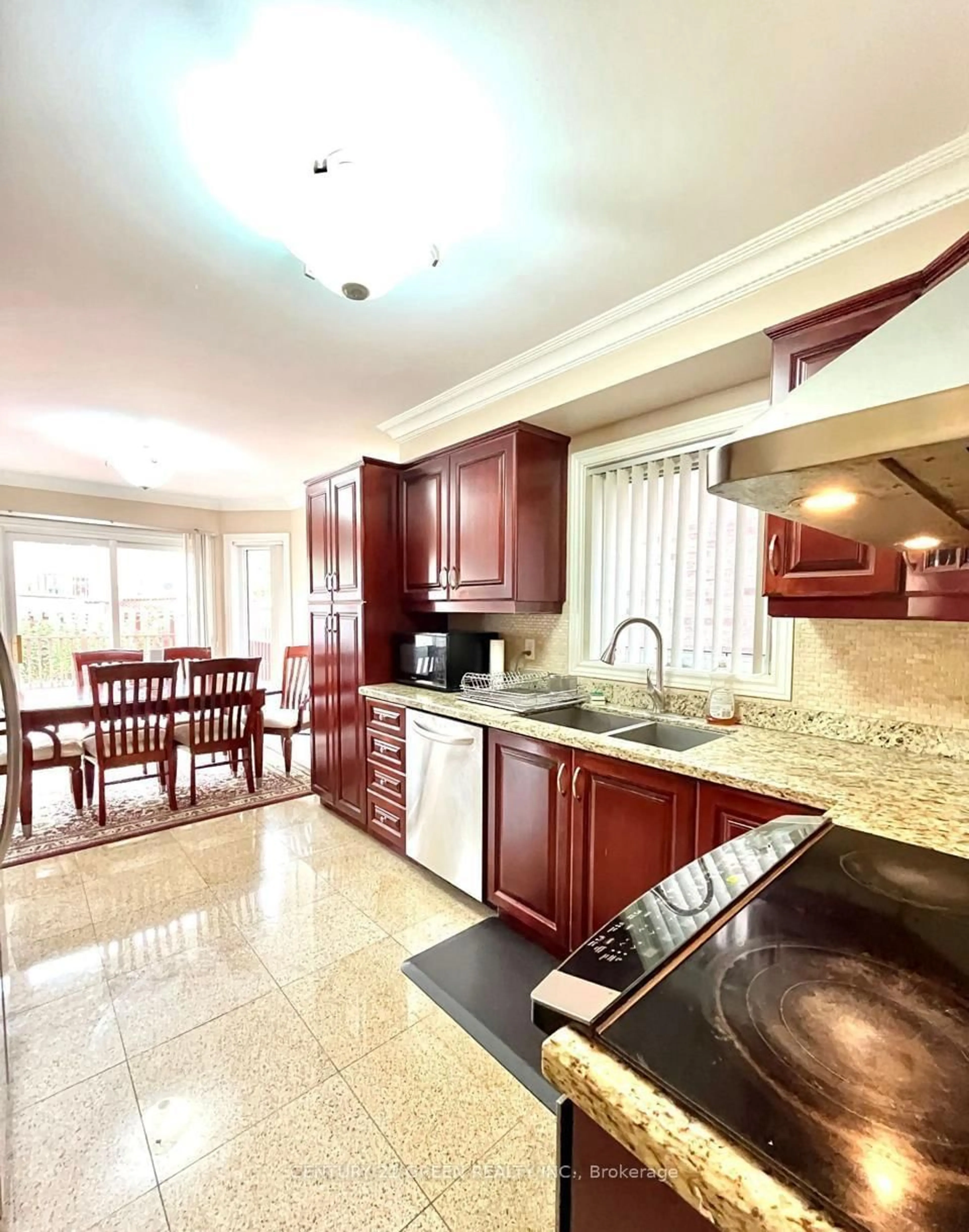 Open concept kitchen, ceramic/tile floor for 215 Kingknoll Dr, Brampton Ontario L6Y 4X4