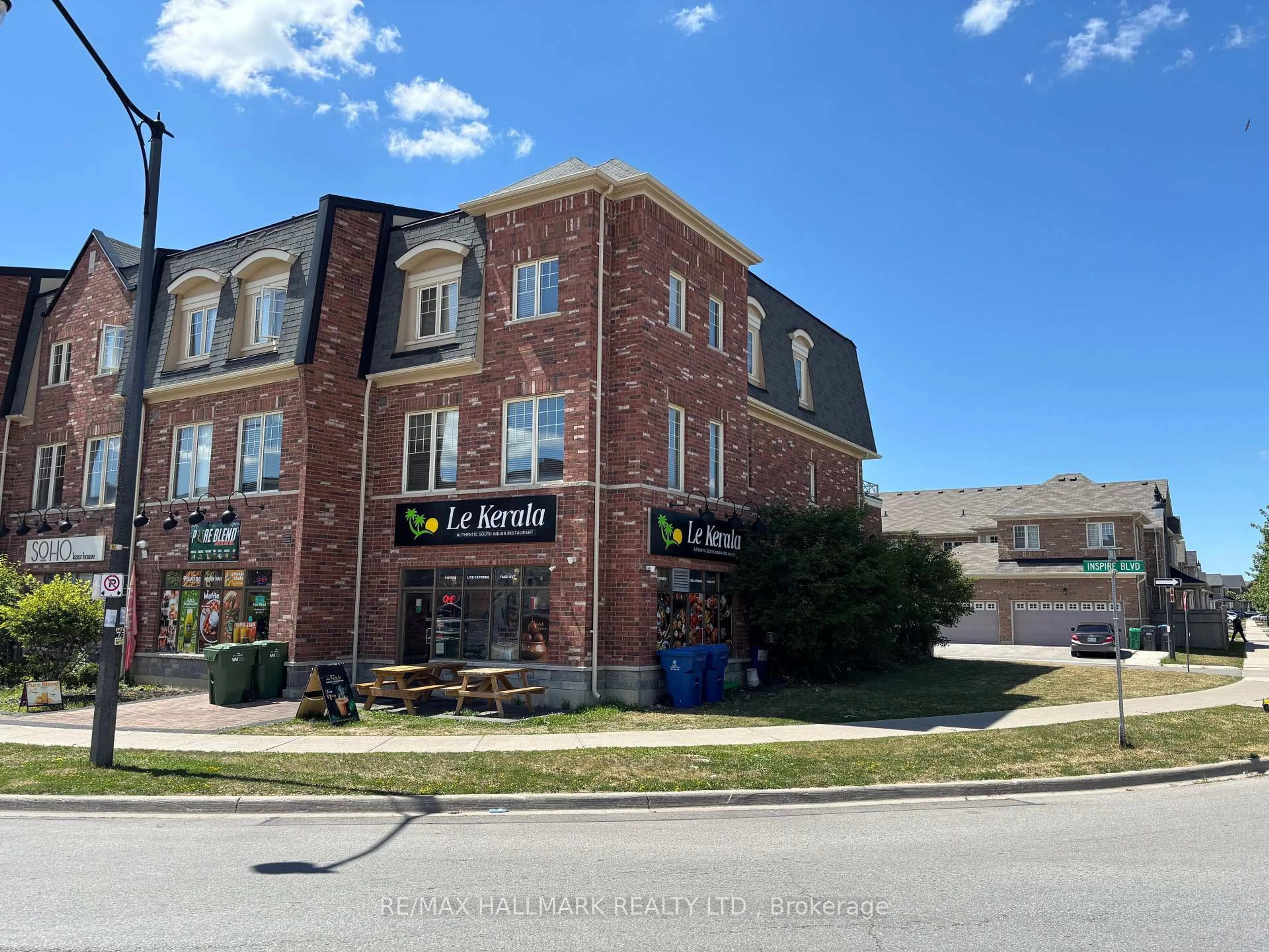 A pic from outside/outdoor area/front of a property/back of a property/a pic from drone, building for 152 Inspire Blvd, Brampton Ontario L6R 3X7
