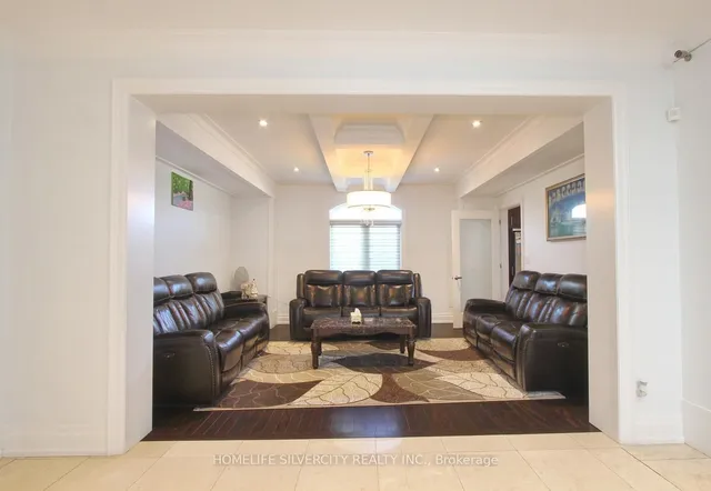 4 Byng Ave, Toronto 5