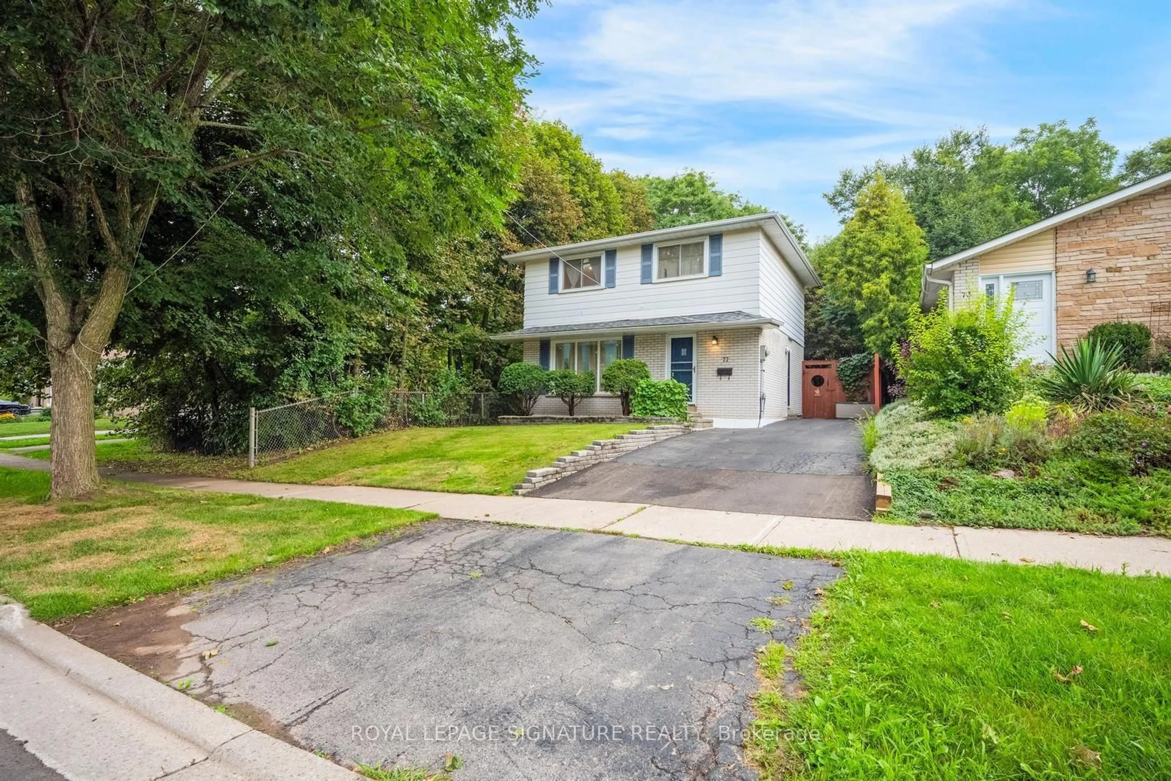A pic from outside/outdoor area/front of a property/back of a property/a pic from drone, street for 77 McCraney St, Oakville Ontario L6H 1H5