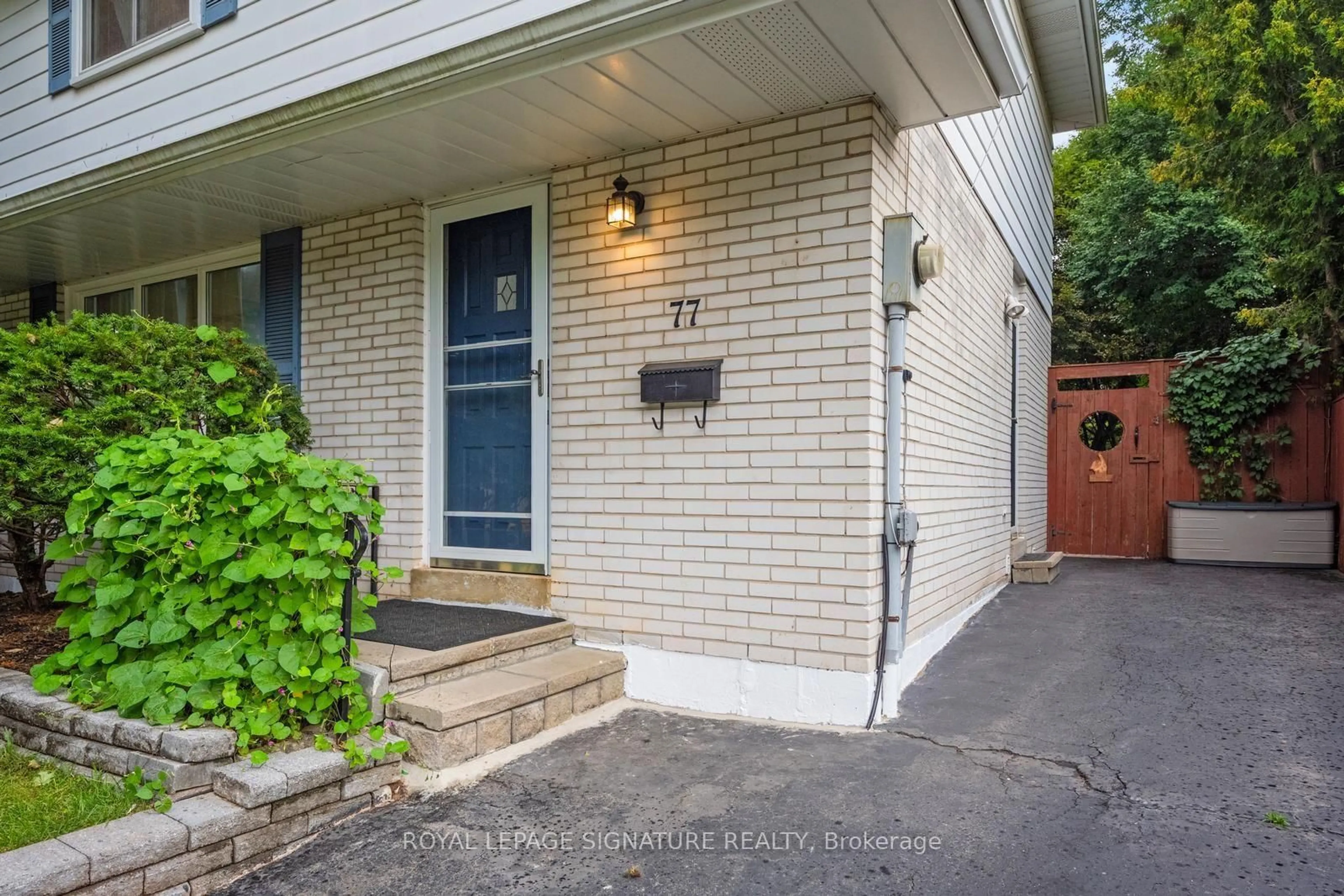 Unknown for 77 McCraney St, Oakville Ontario L6H 1H5