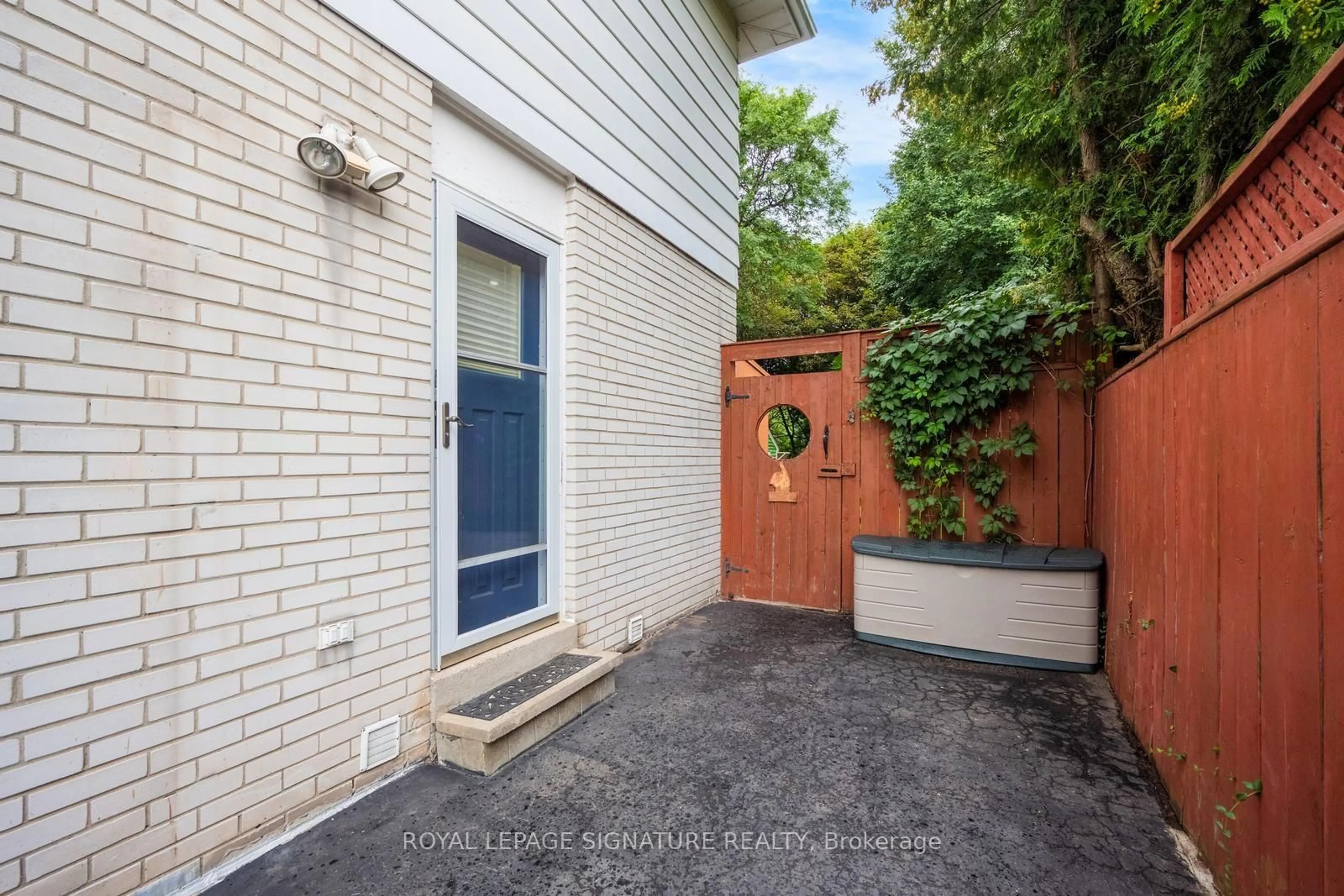 Unknown for 77 McCraney St, Oakville Ontario L6H 1H5