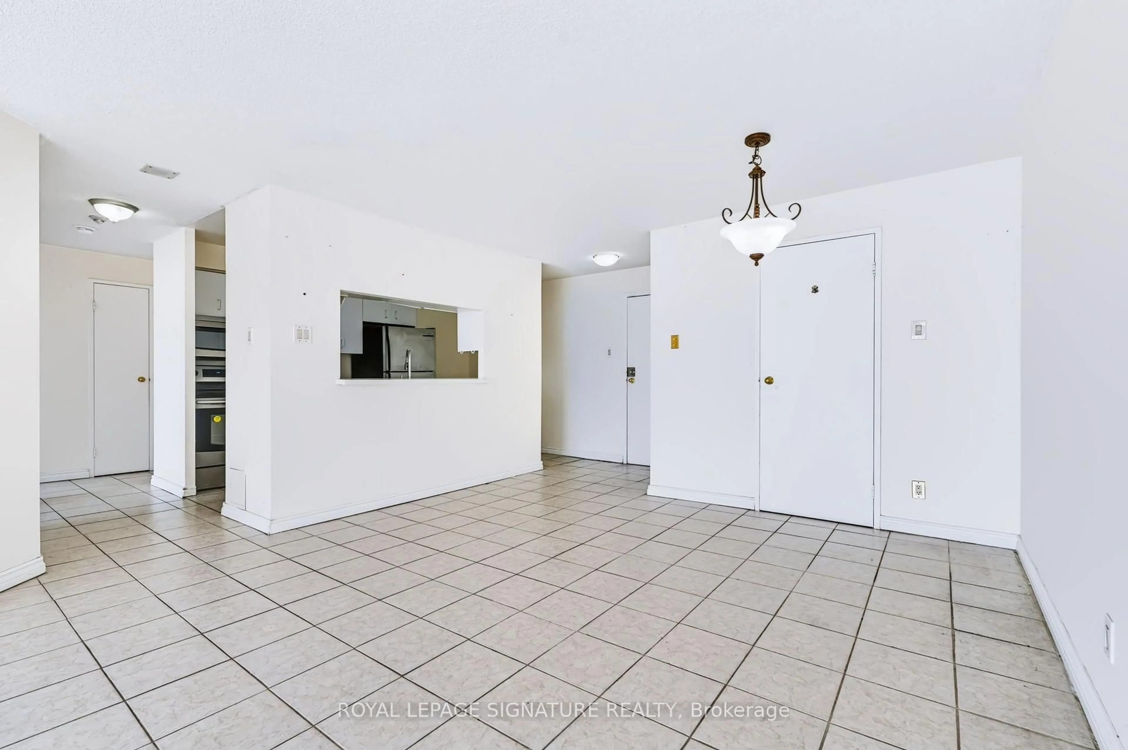 Indoor foyer for 35 Trailwood Dr #2117, Mississauga Ontario L4Z 3L6