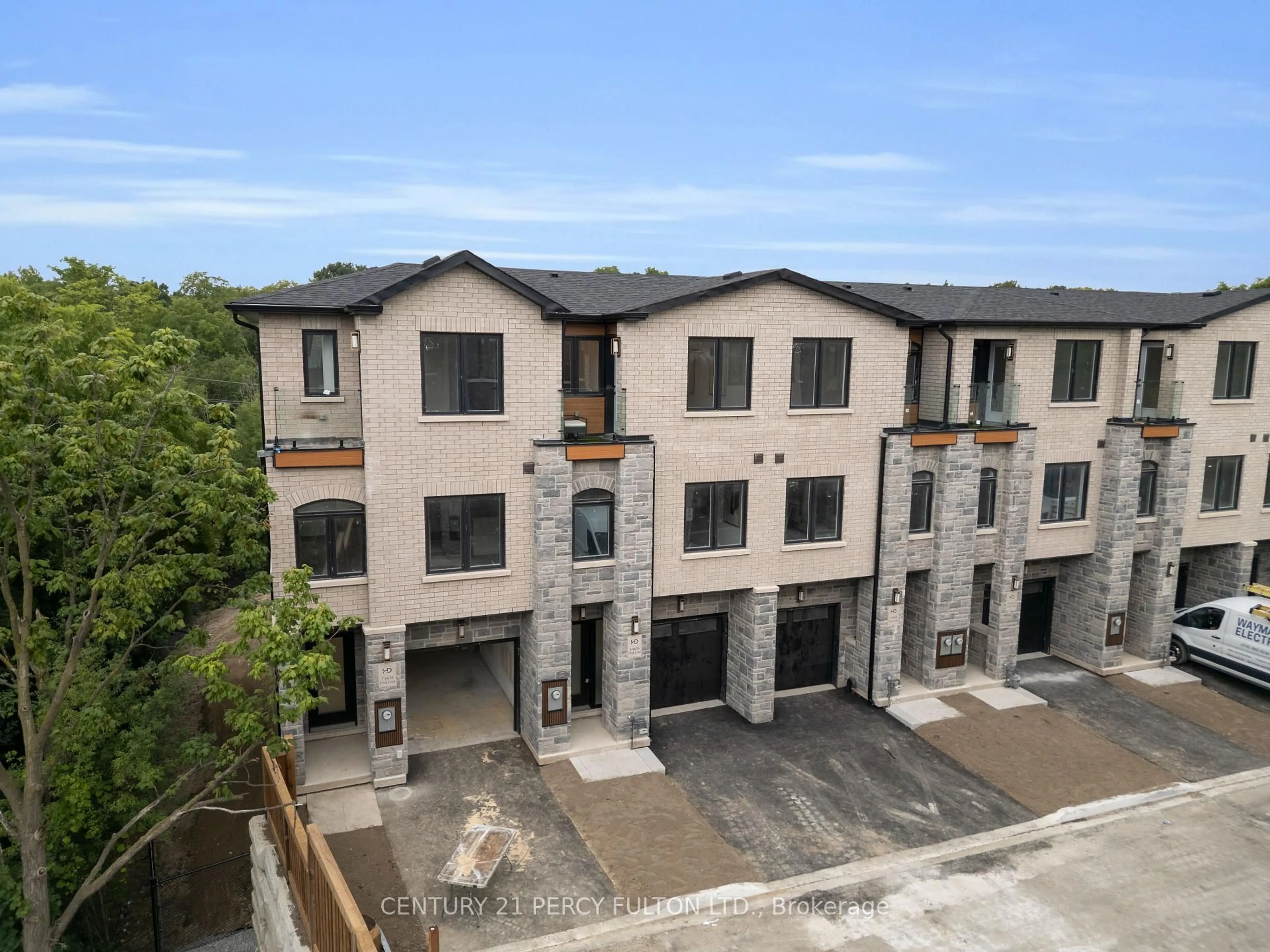 A pic from outside/outdoor area/front of a property/back of a property/a pic from drone, unknown for 6636 Clock Crt #8, Mississauga Ontario L5W 1N2
