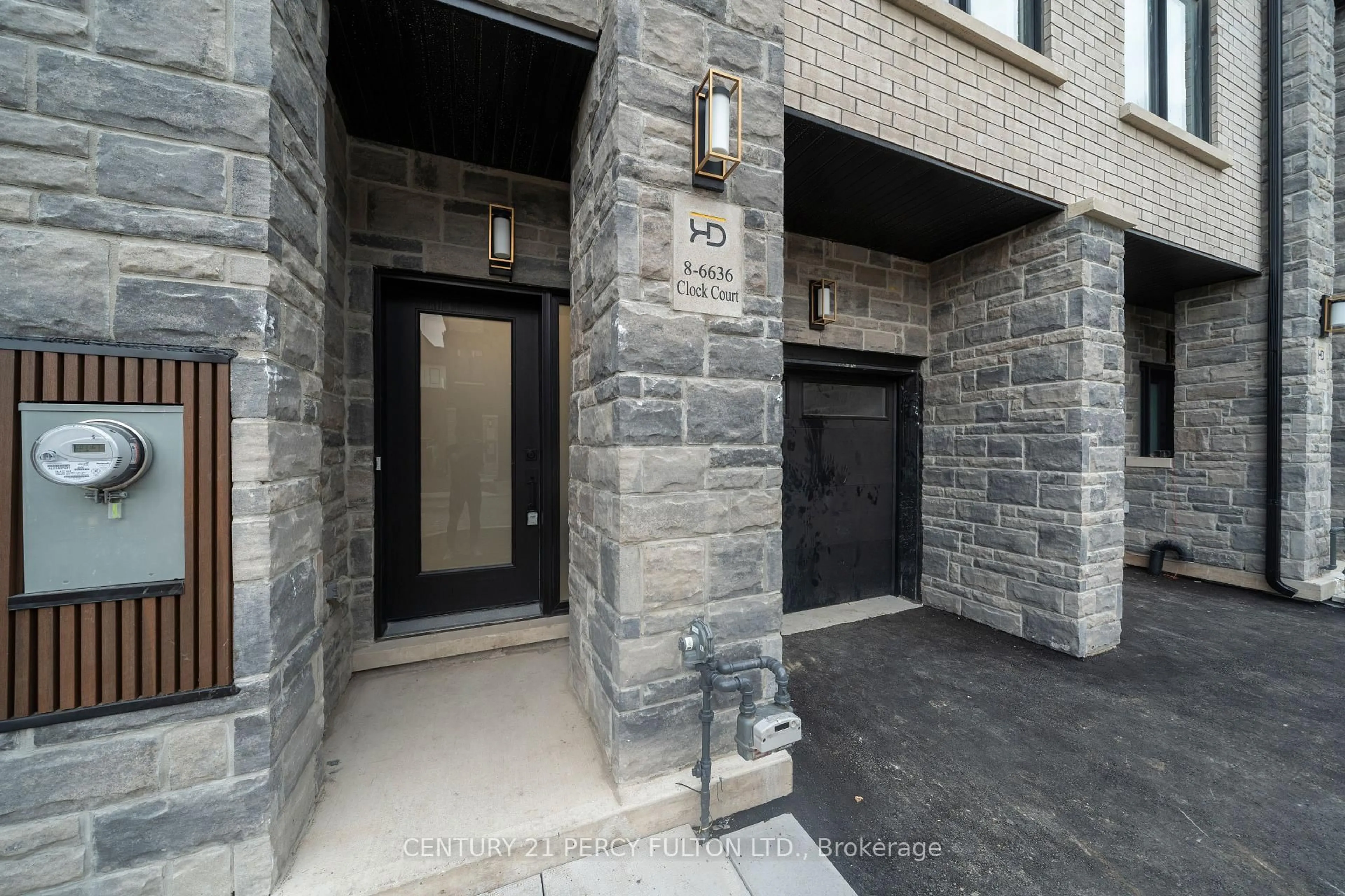 Indoor entryway for 6636 Clock Crt #8, Mississauga Ontario L5W 1N2