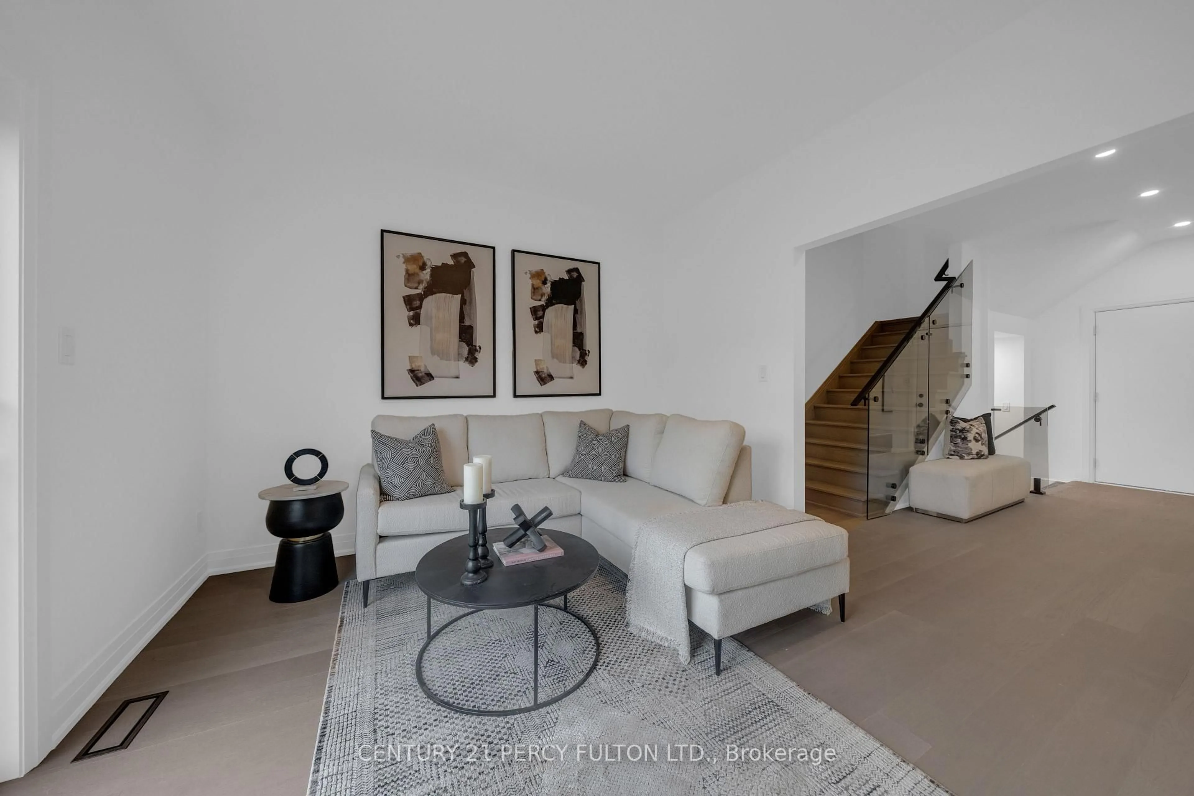 Living room with furniture, unknown for 6636 Clock Crt #8, Mississauga Ontario L5W 1N2