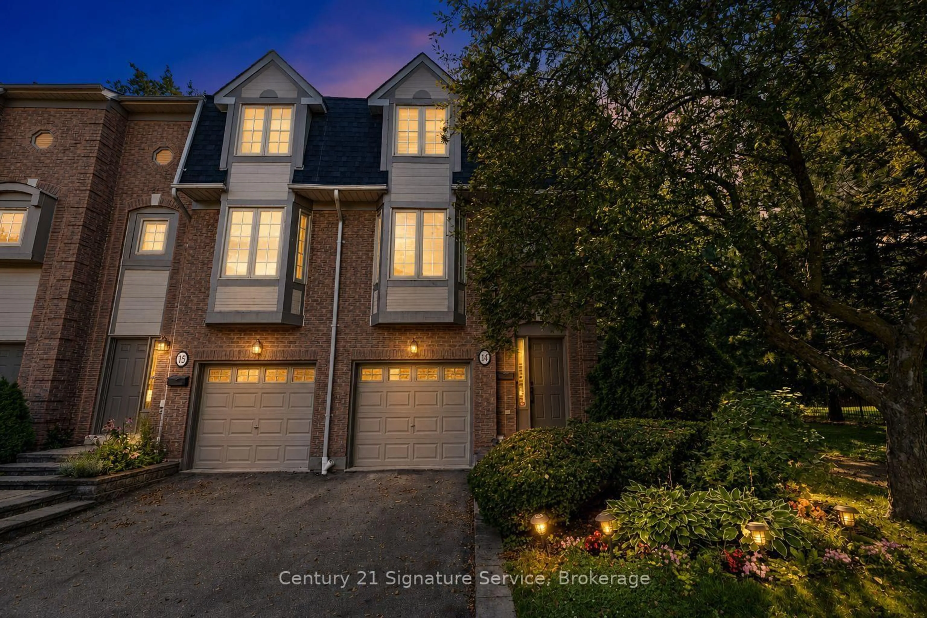 A pic from outside/outdoor area/front of a property/back of a property/a pic from drone, street for 3140 Fifth Line #14, Mississauga Ontario L5L 1A2