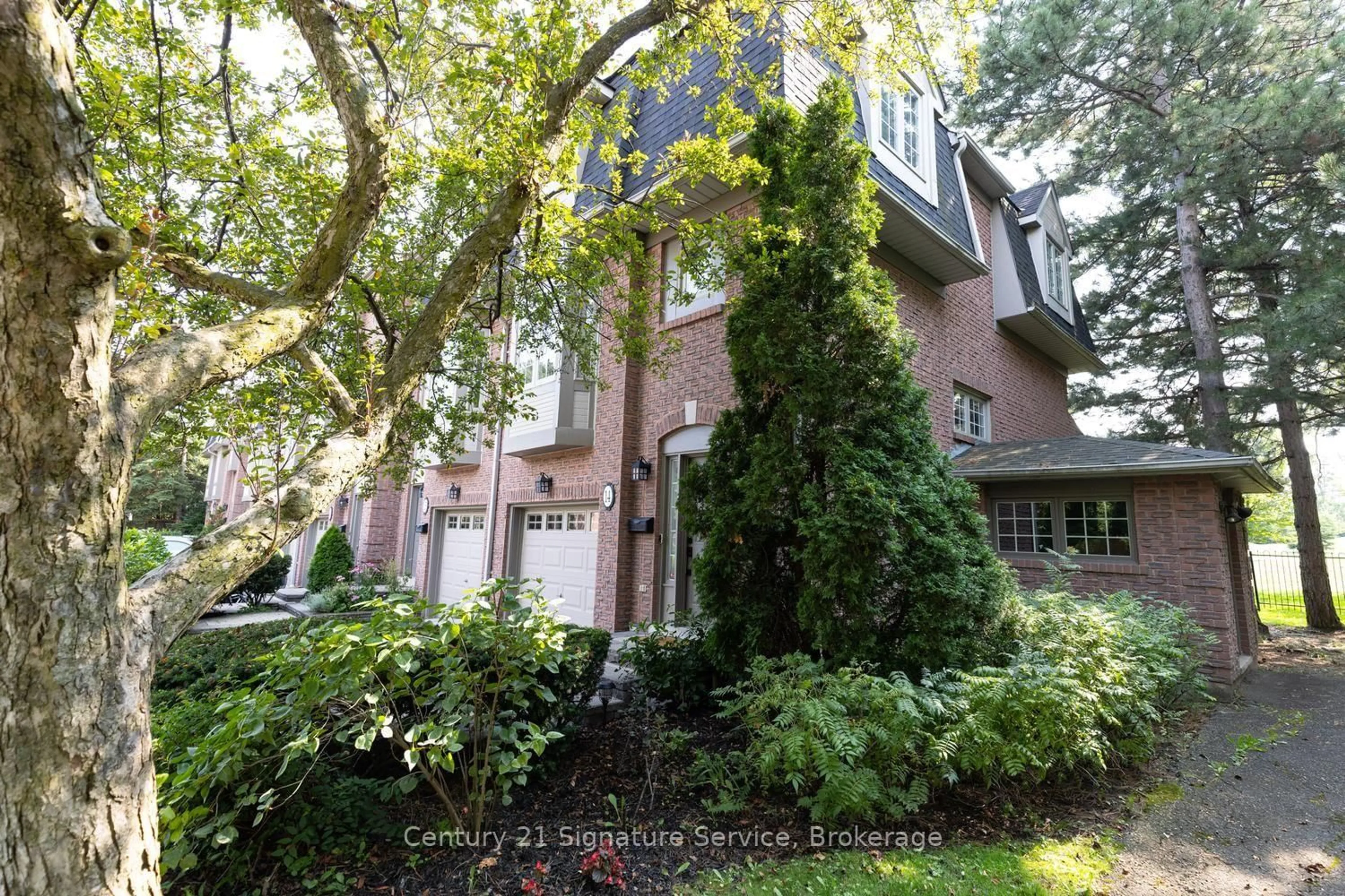 Home with brick exterior material, street for 3140 Fifth Line #14, Mississauga Ontario L5L 1A2
