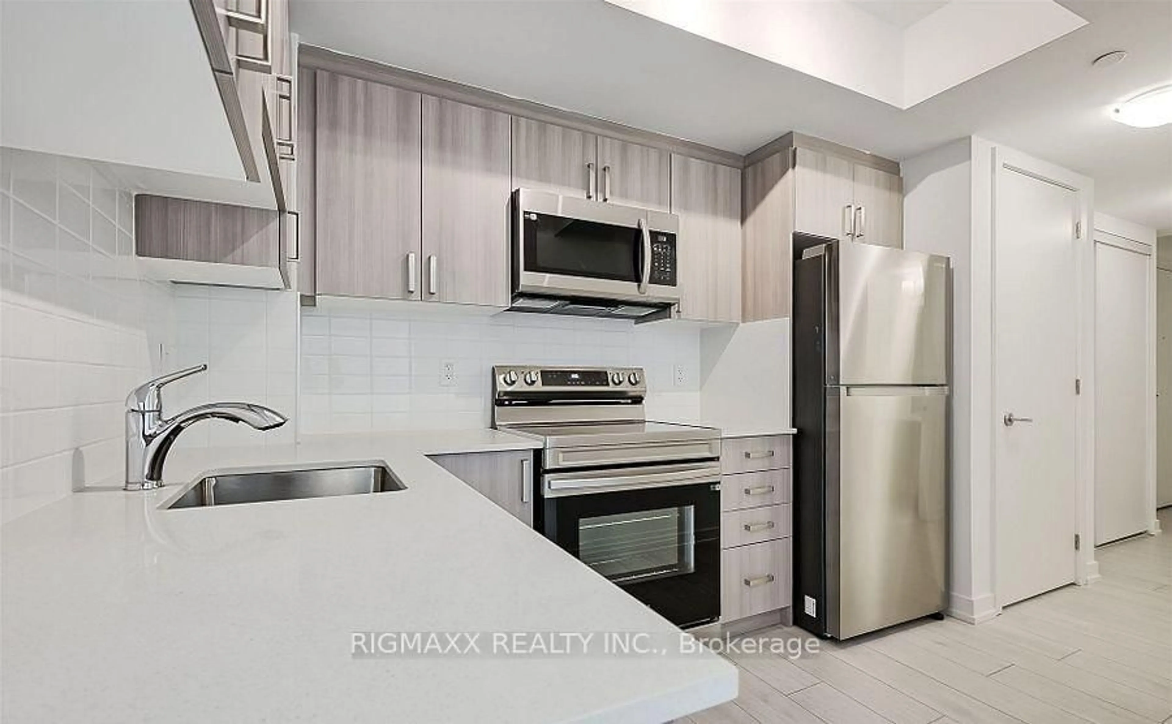 Standard kitchen, ceramic/tile floor for 556 Marlee Ave #521, Toronto Ontario M6B 0B1