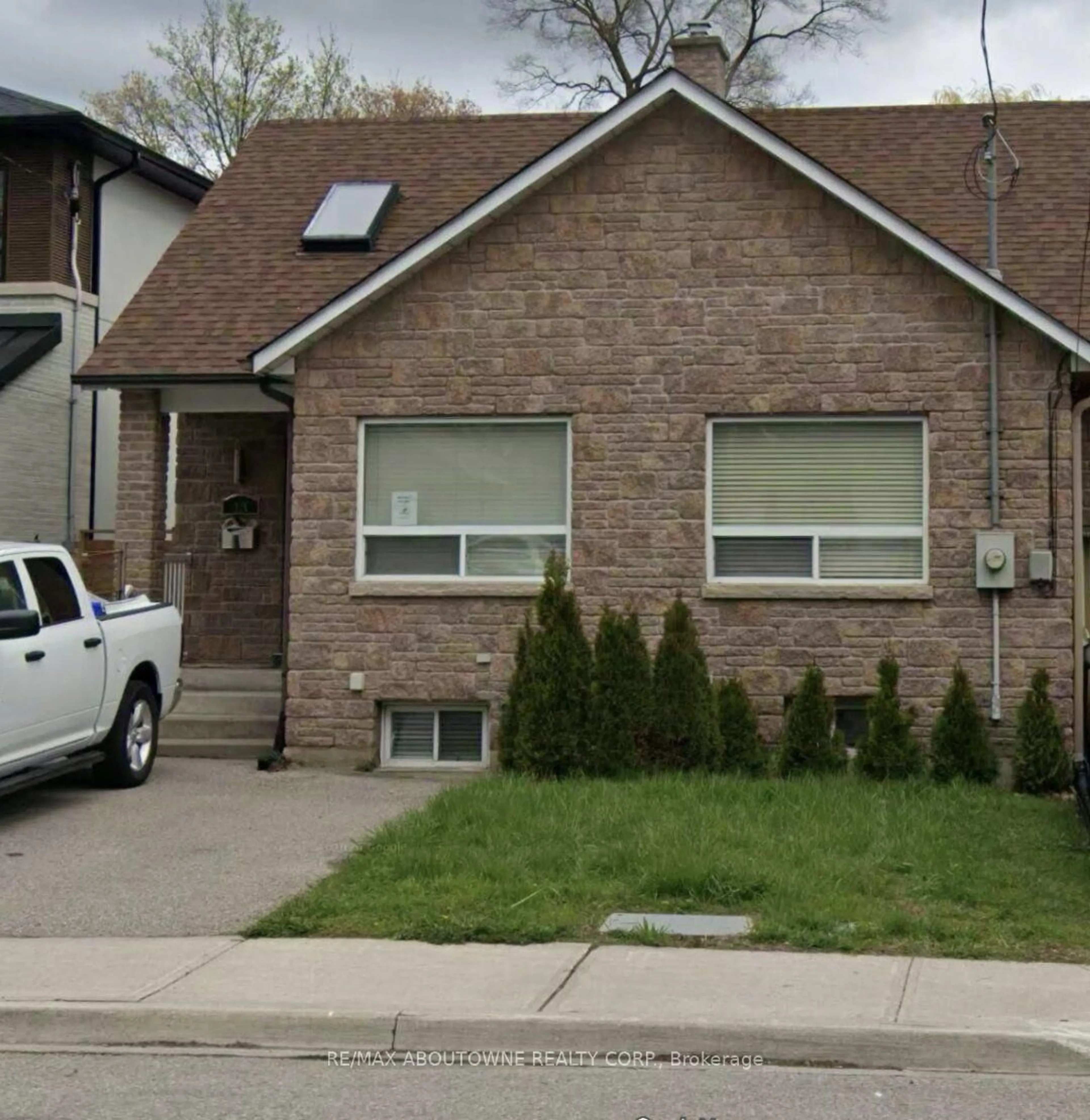 Home with brick exterior material, street for 13 Broadview Ave, Mississauga Ontario L5H 2S8