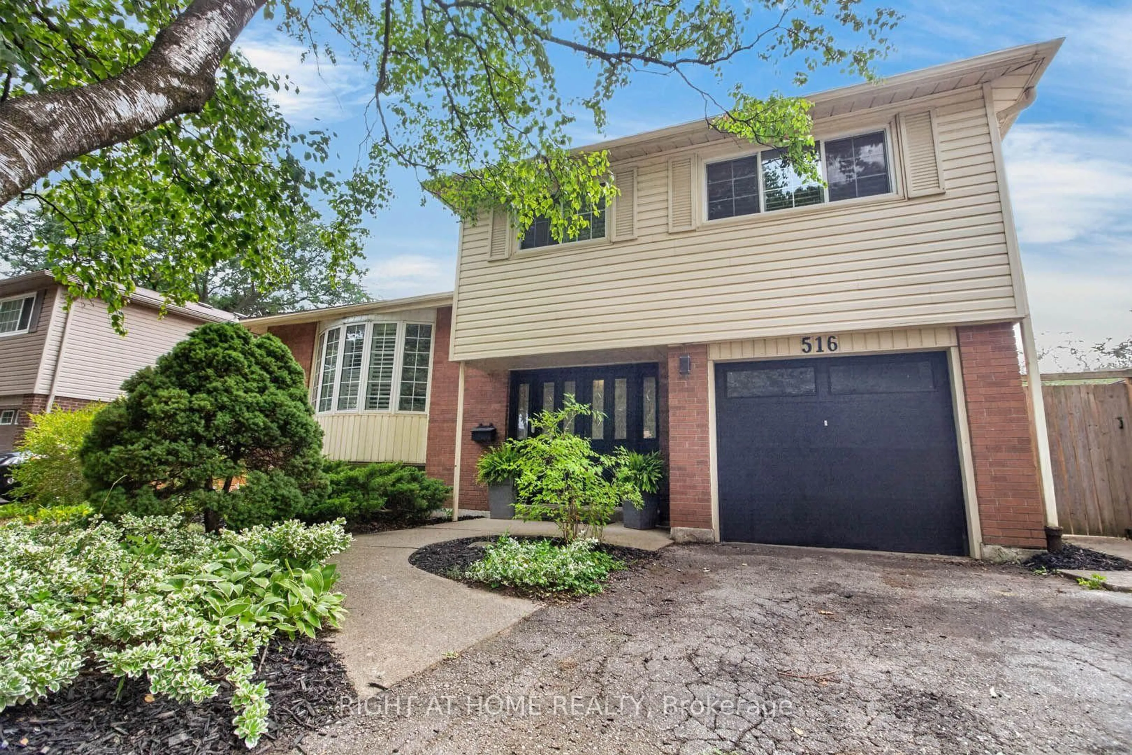 Home with brick exterior material, street for 516 Kenmarr Cres, Burlington Ontario L7L 4R7