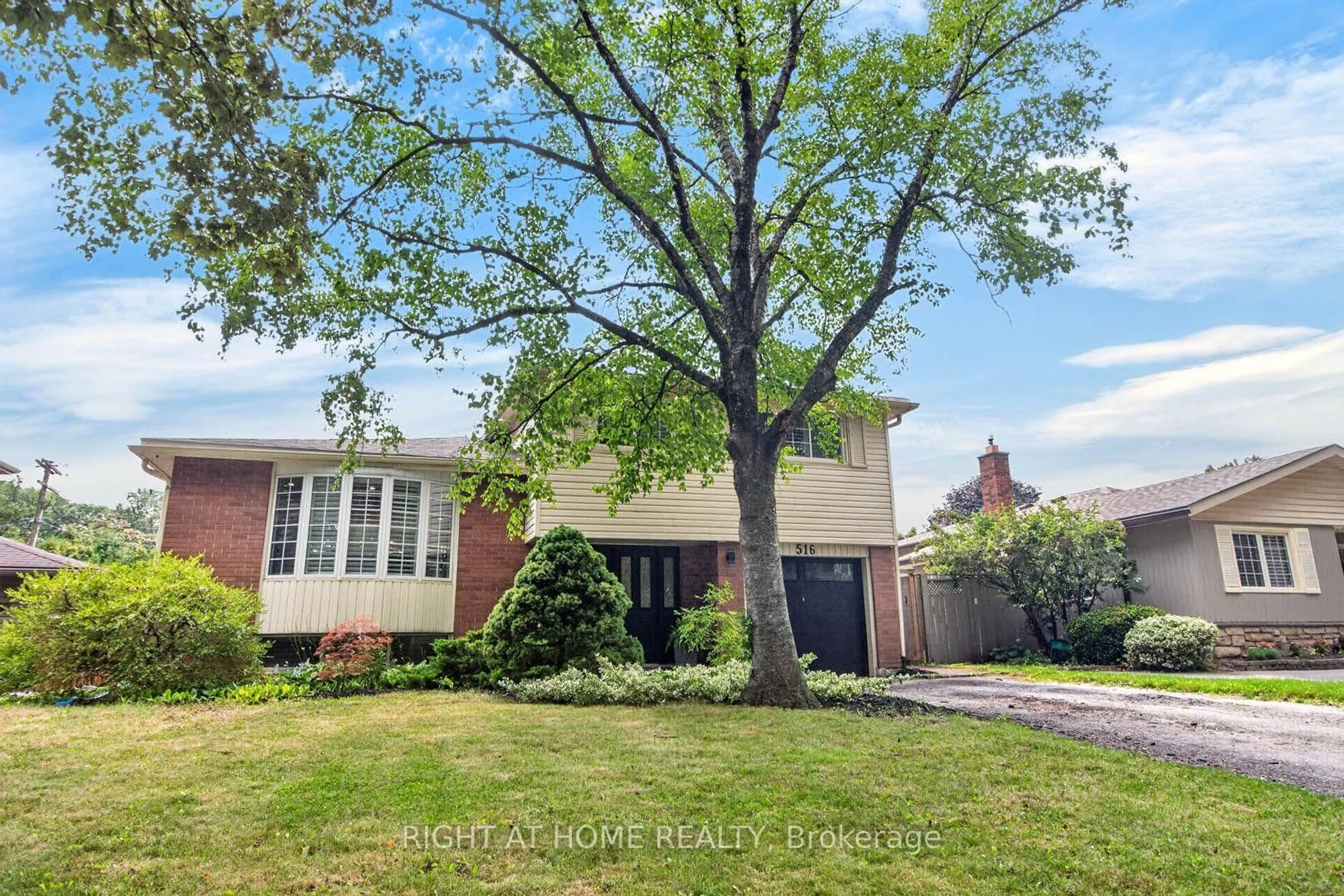Home with brick exterior material, street for 516 Kenmarr Cres, Burlington Ontario L7L 4R7